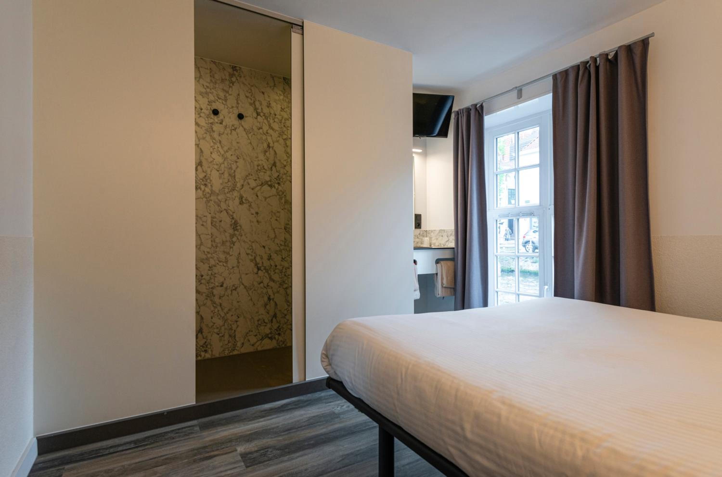 Comfort Double Room with Canal View - Photo 10