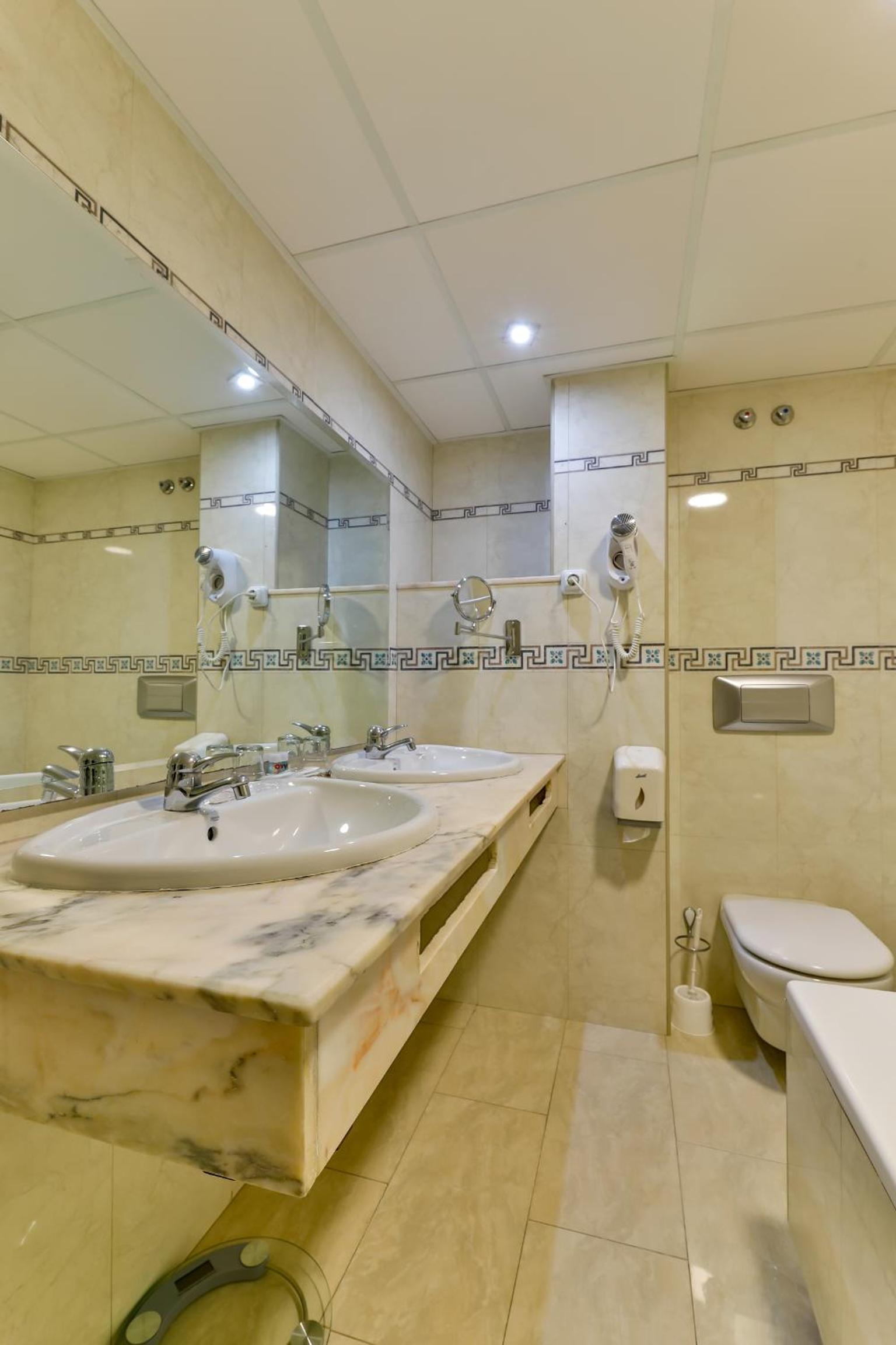 Deluxe Double Room with Spa Bath  photo 3