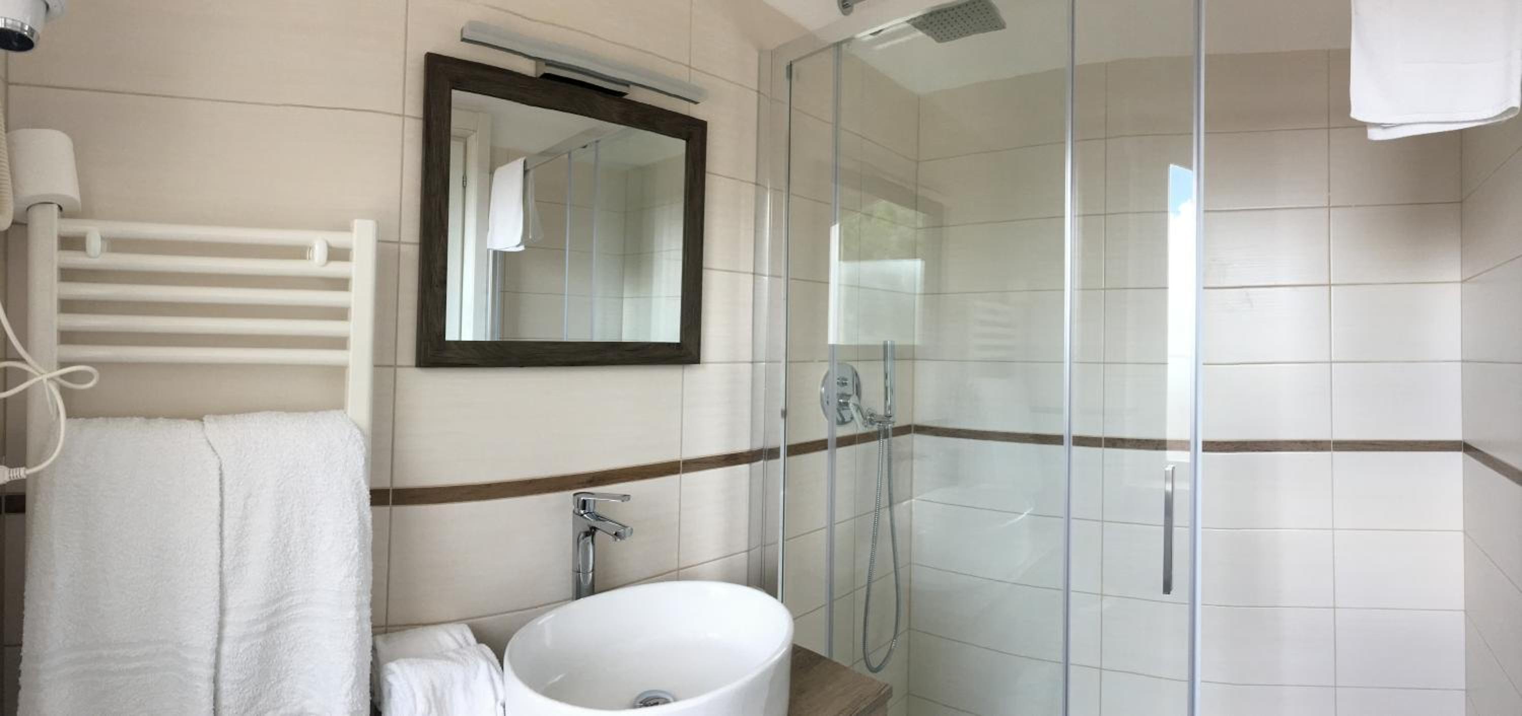 Superior Double or Twin Room - Photo 32