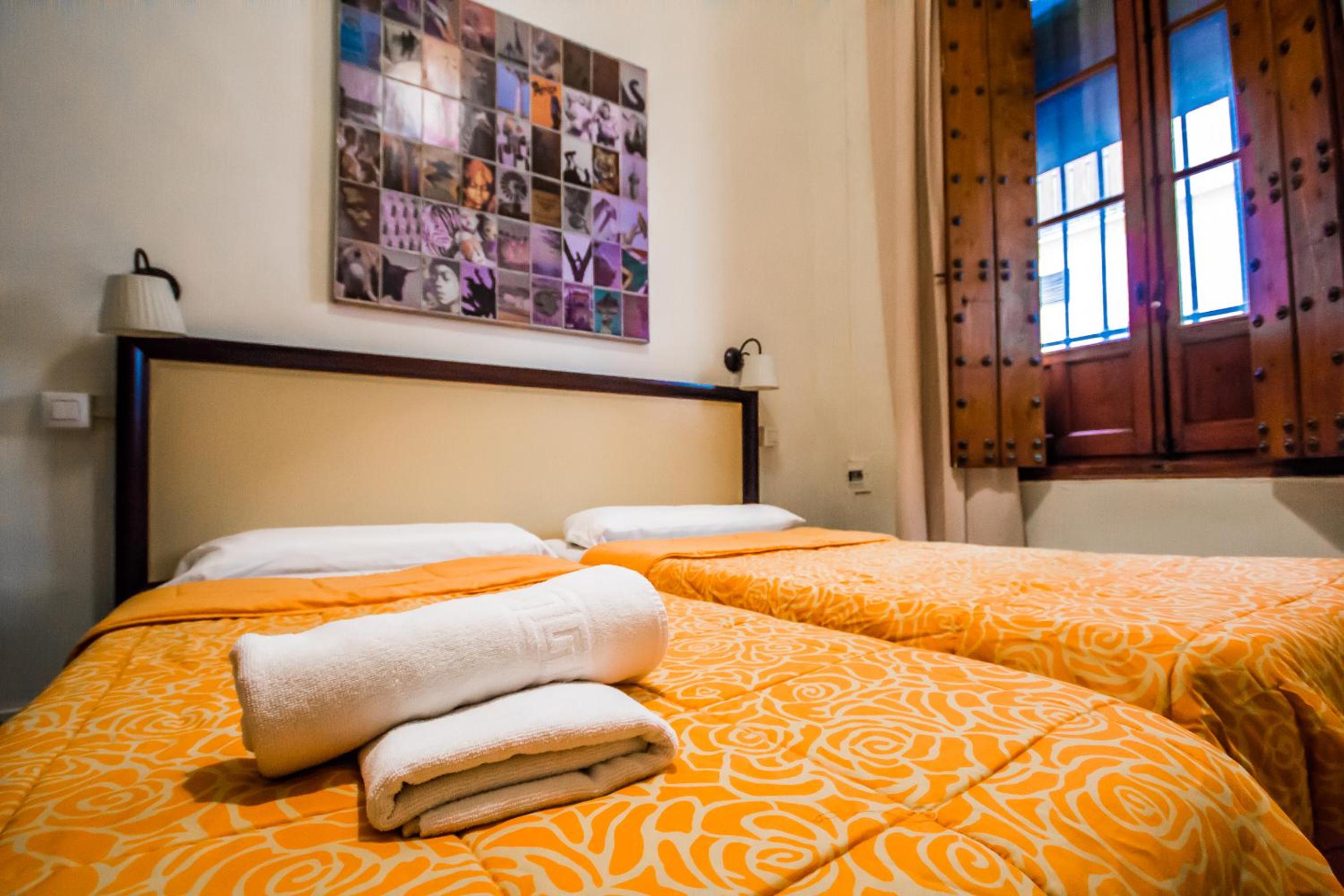 Double or Twin Room with Bathroom - Photo 1