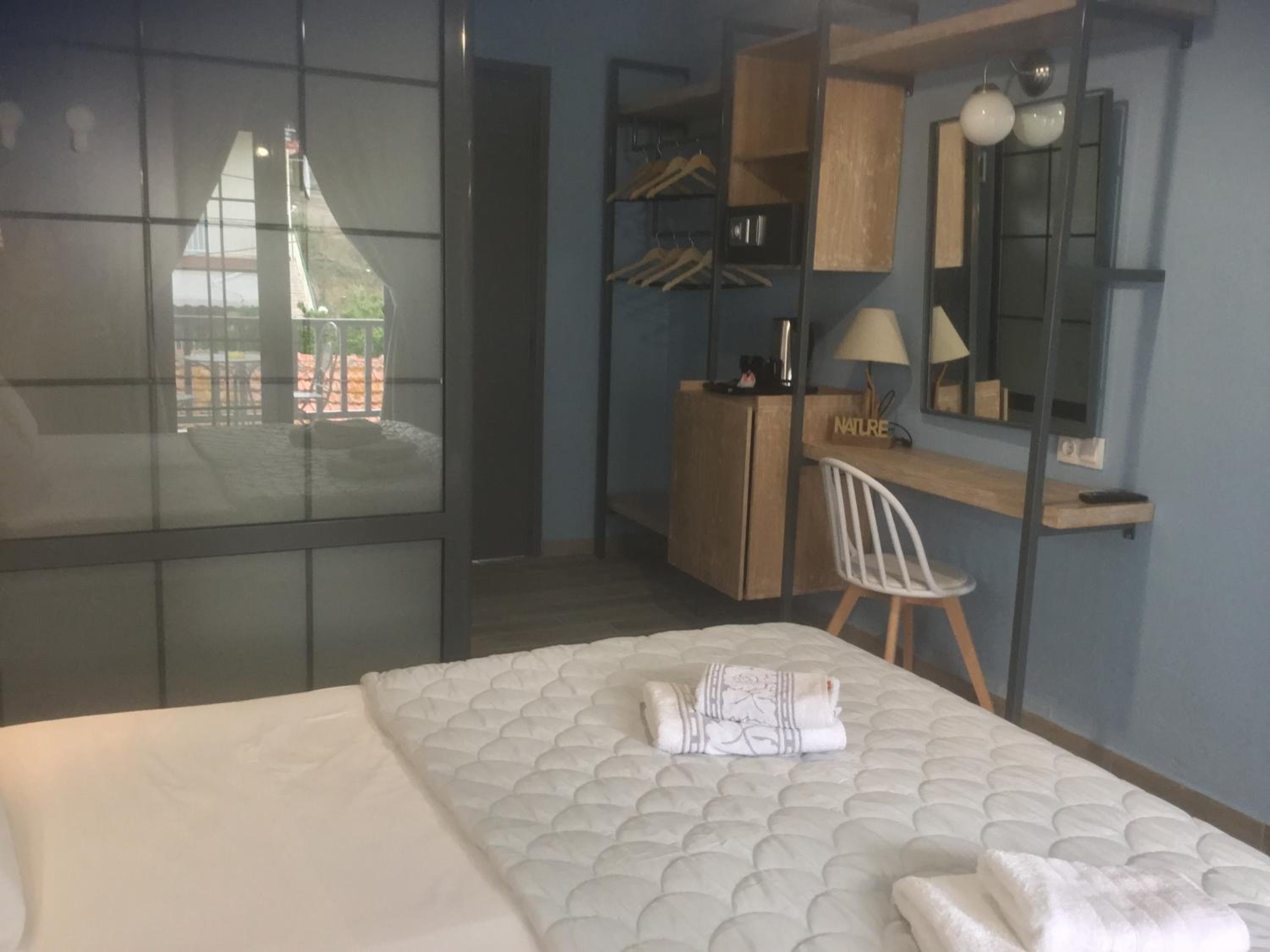 Deluxe Double or Twin Room - Photo 9