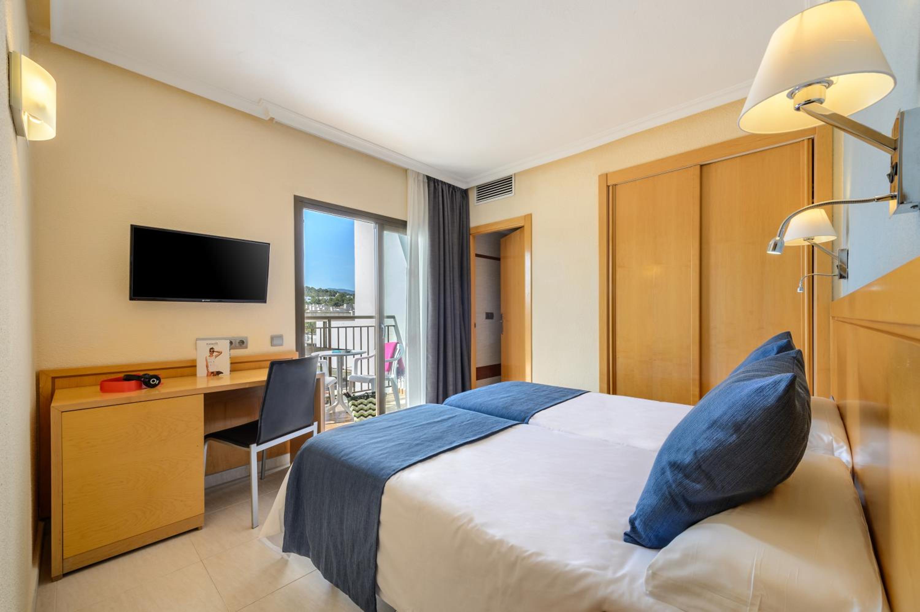 Twin Room - Photo 1