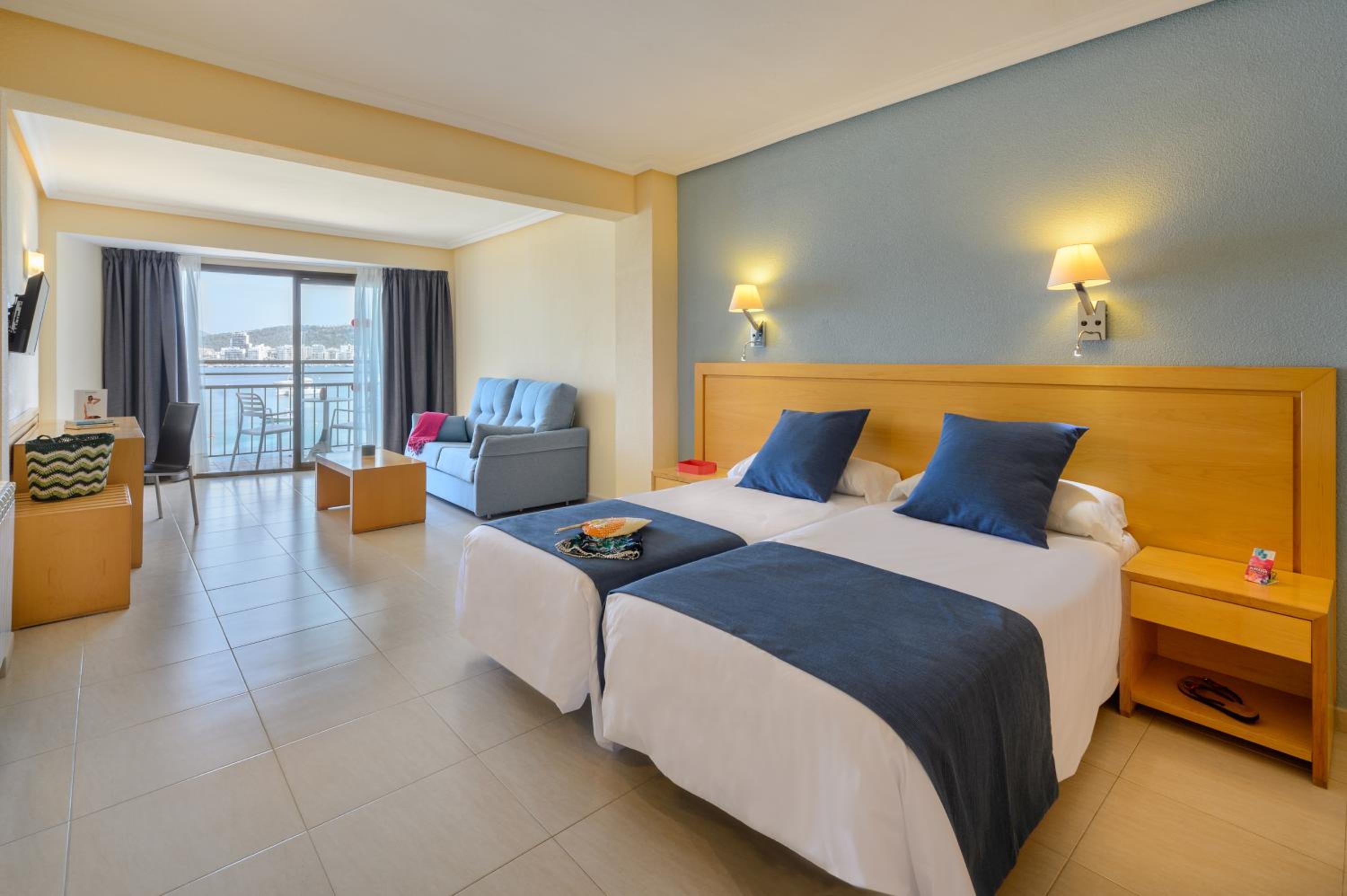Twin Room with Sea View - Photo 1
