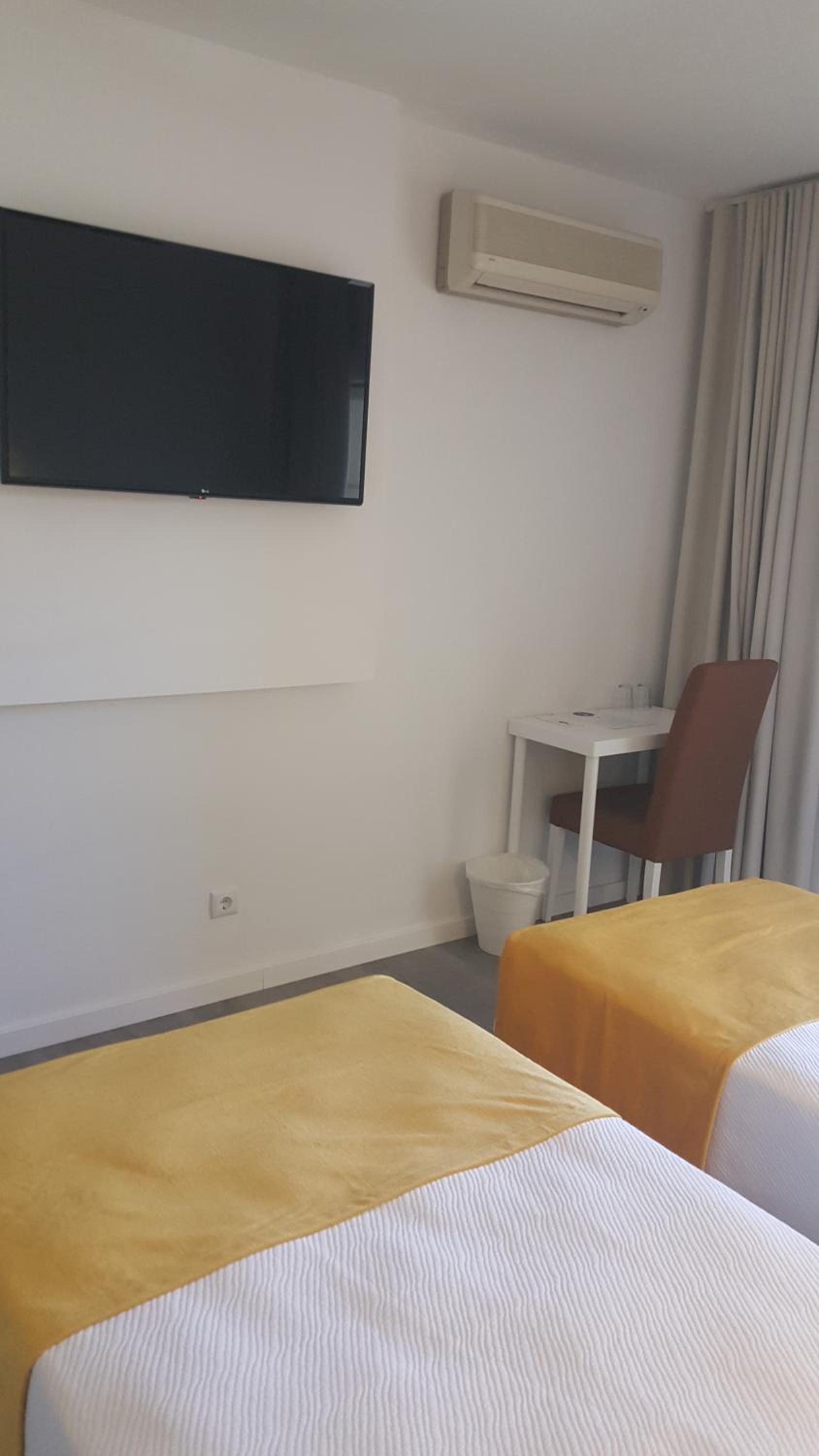 Twin Room - Photo 4