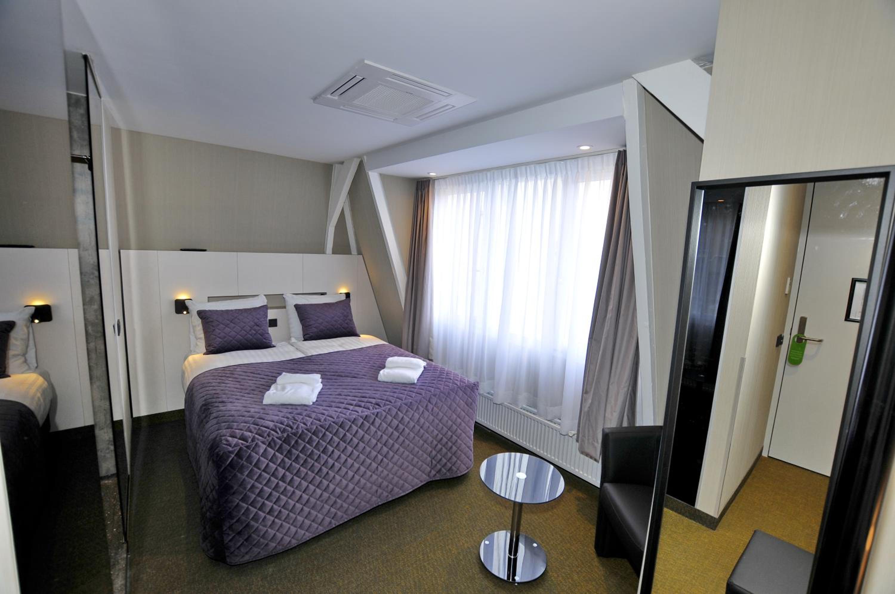 Double Room thumbnail 6