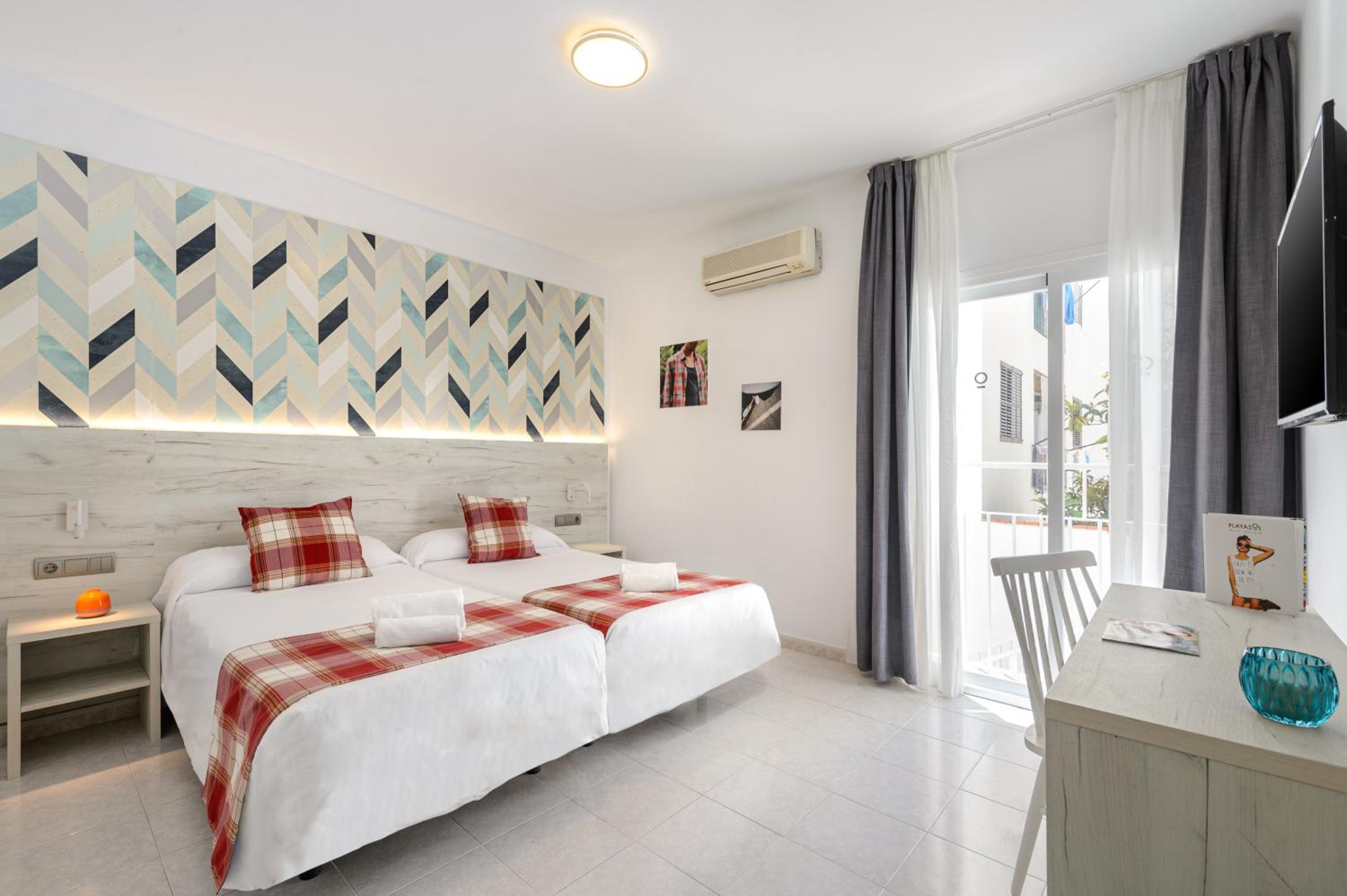 Twin Room - Photo 7