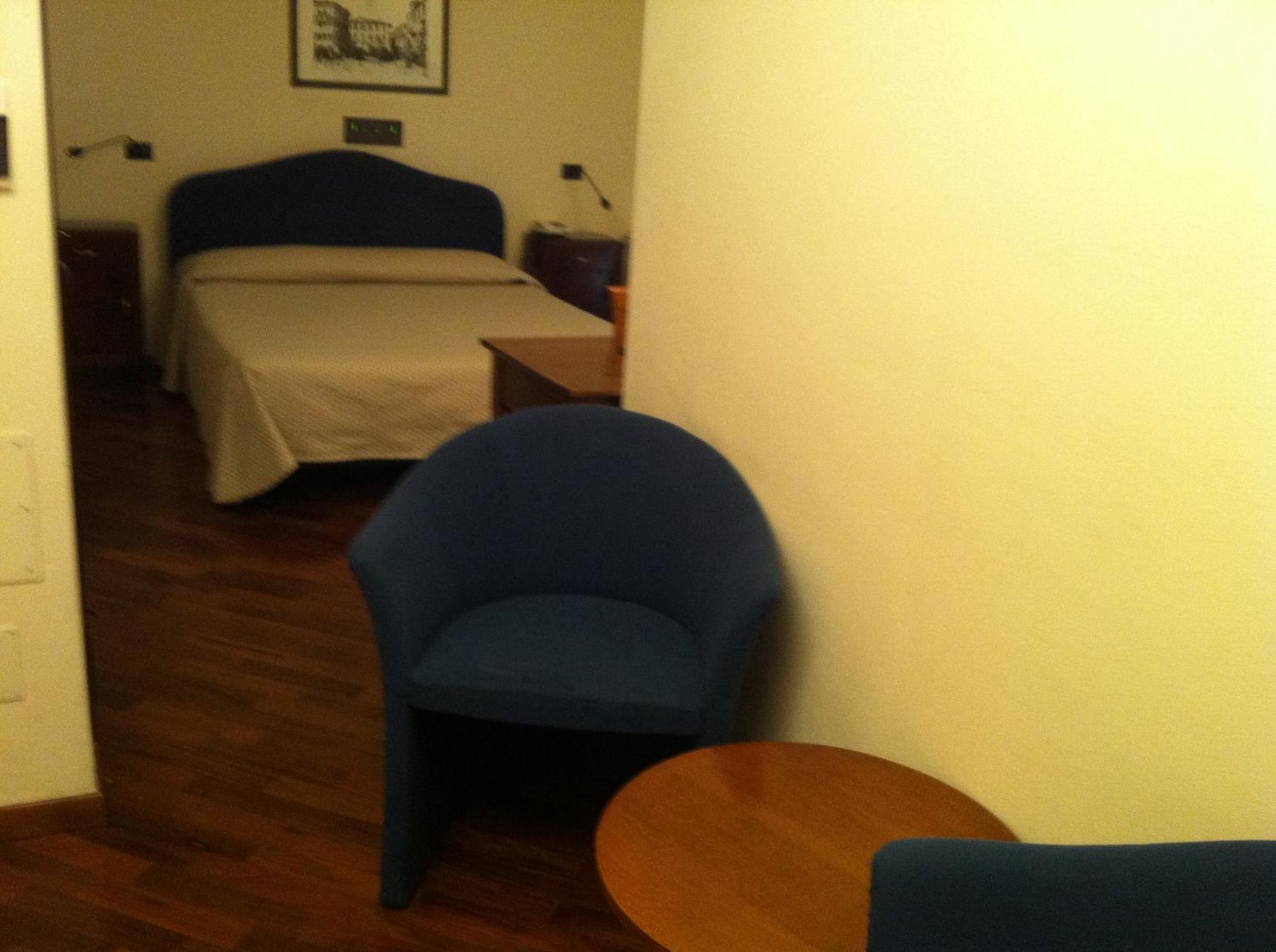 Double Room with Balcony - Photo 8