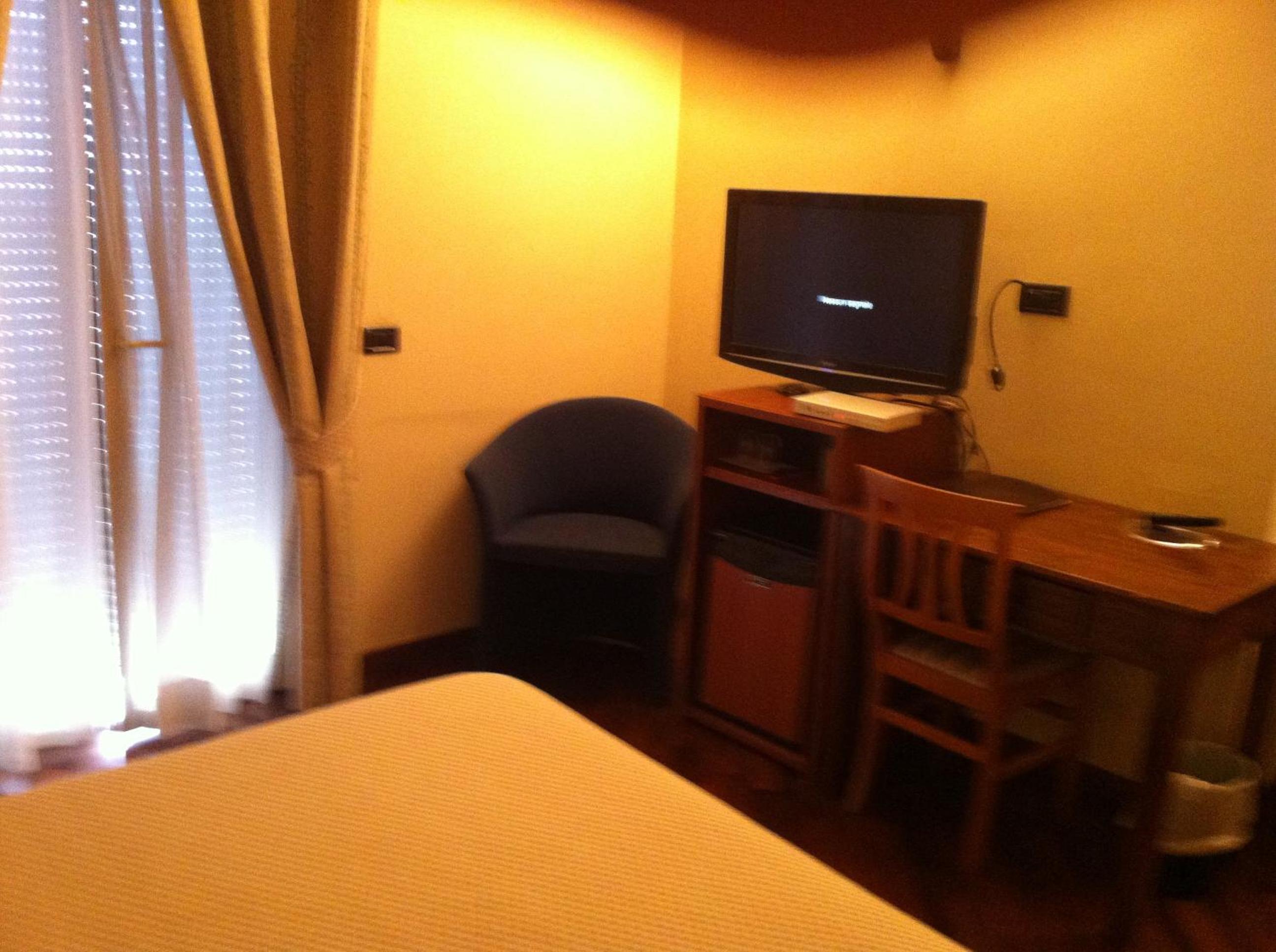 Double Room with Balcony - Photo 5