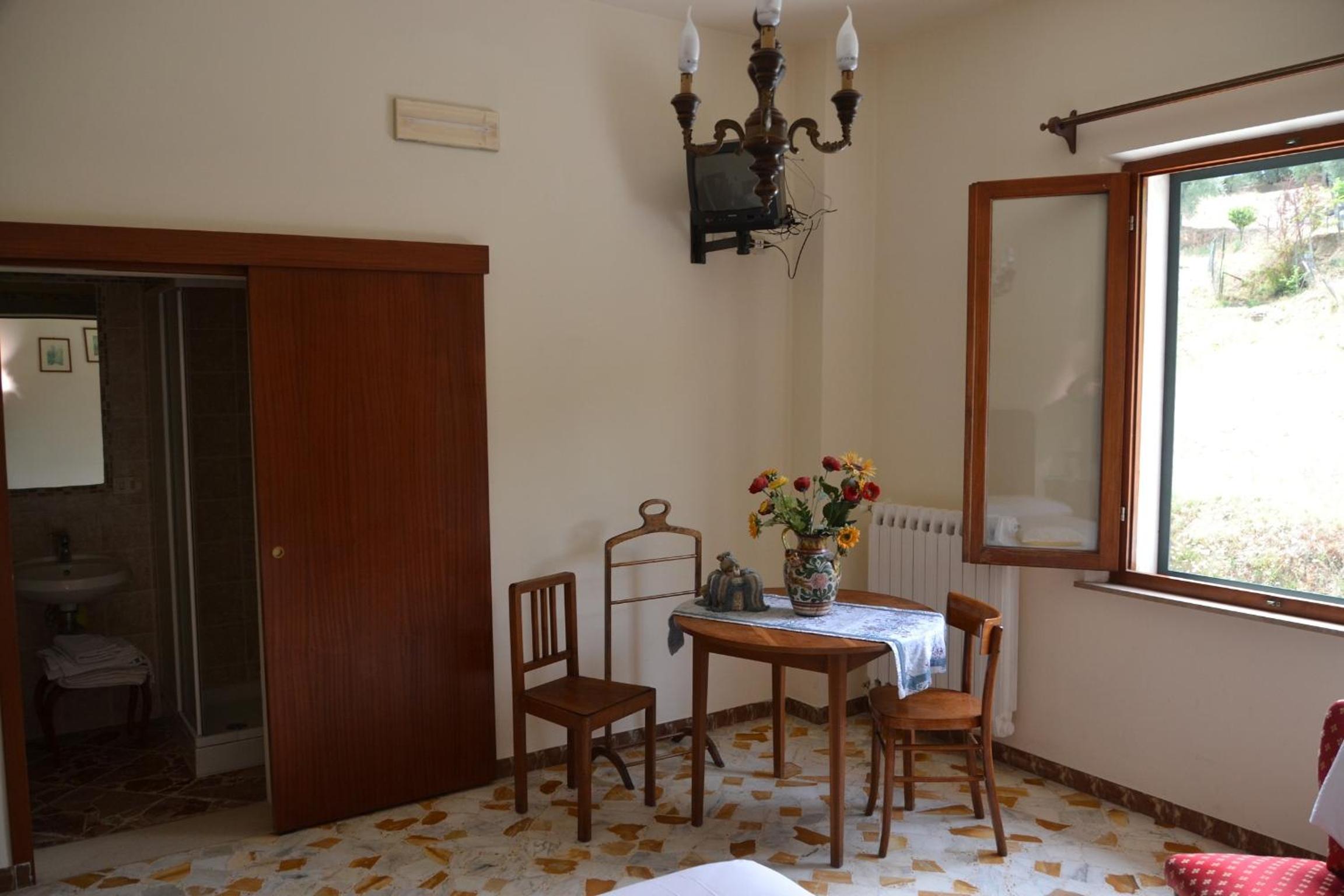 Double Room - Photo 2