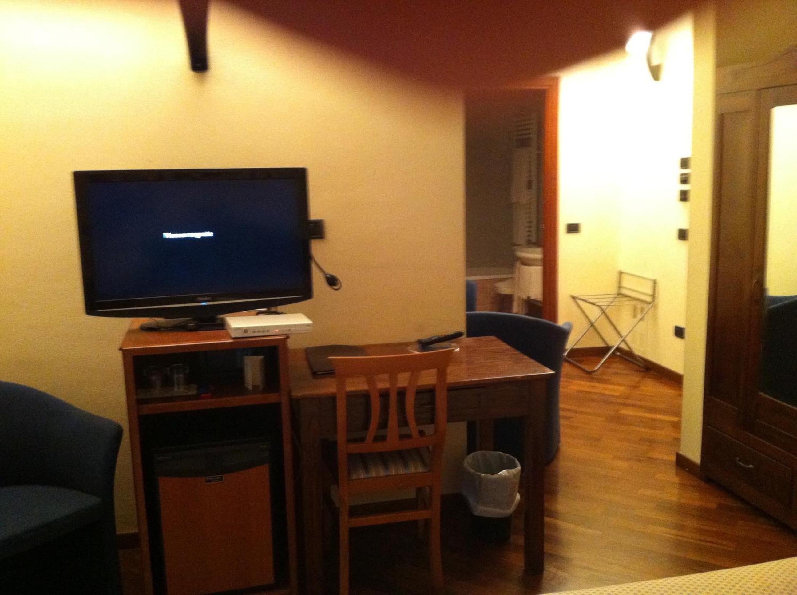 Double Room with Balcony - Photo 2