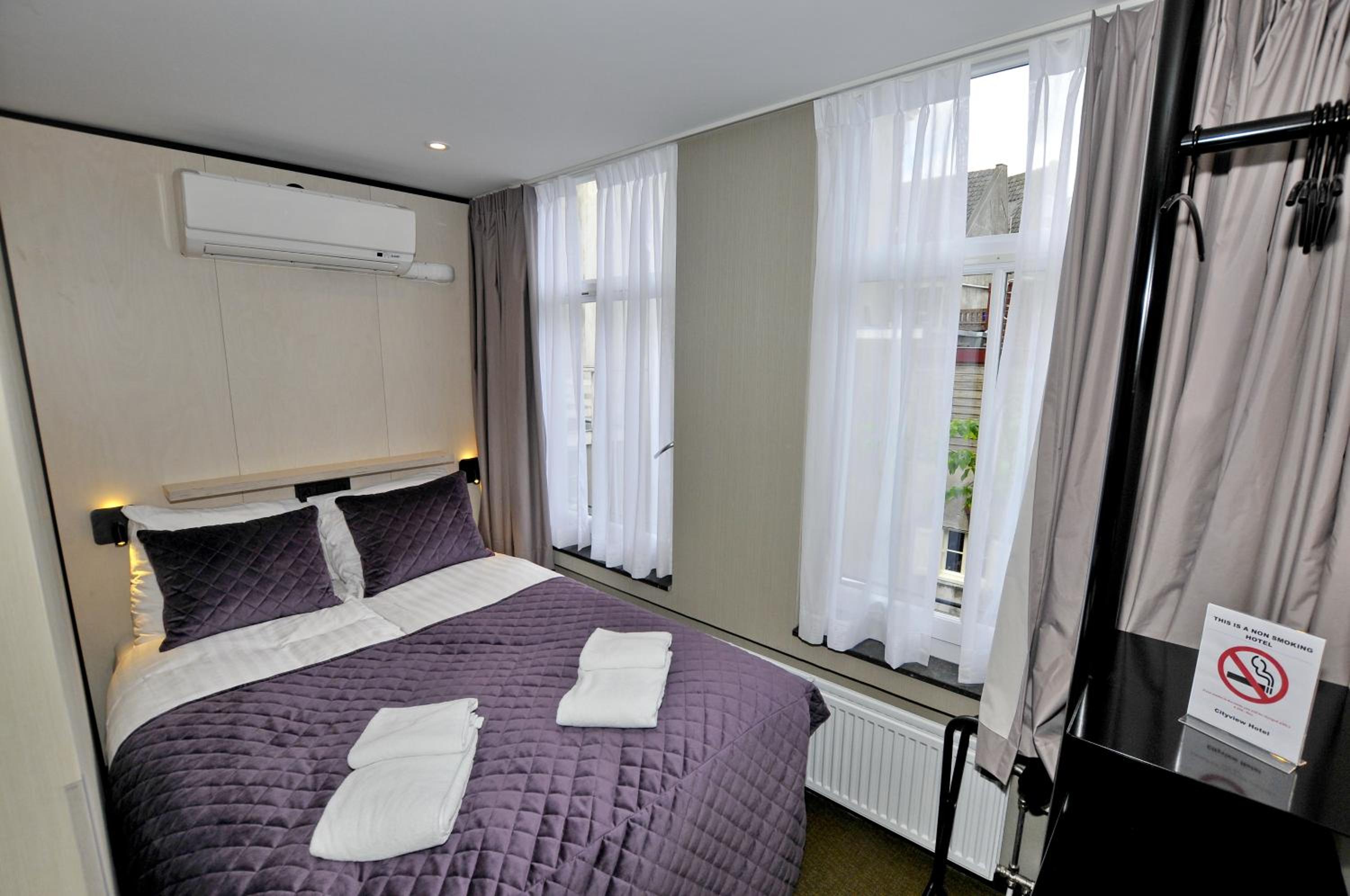 Small Double Room thumbnail 6