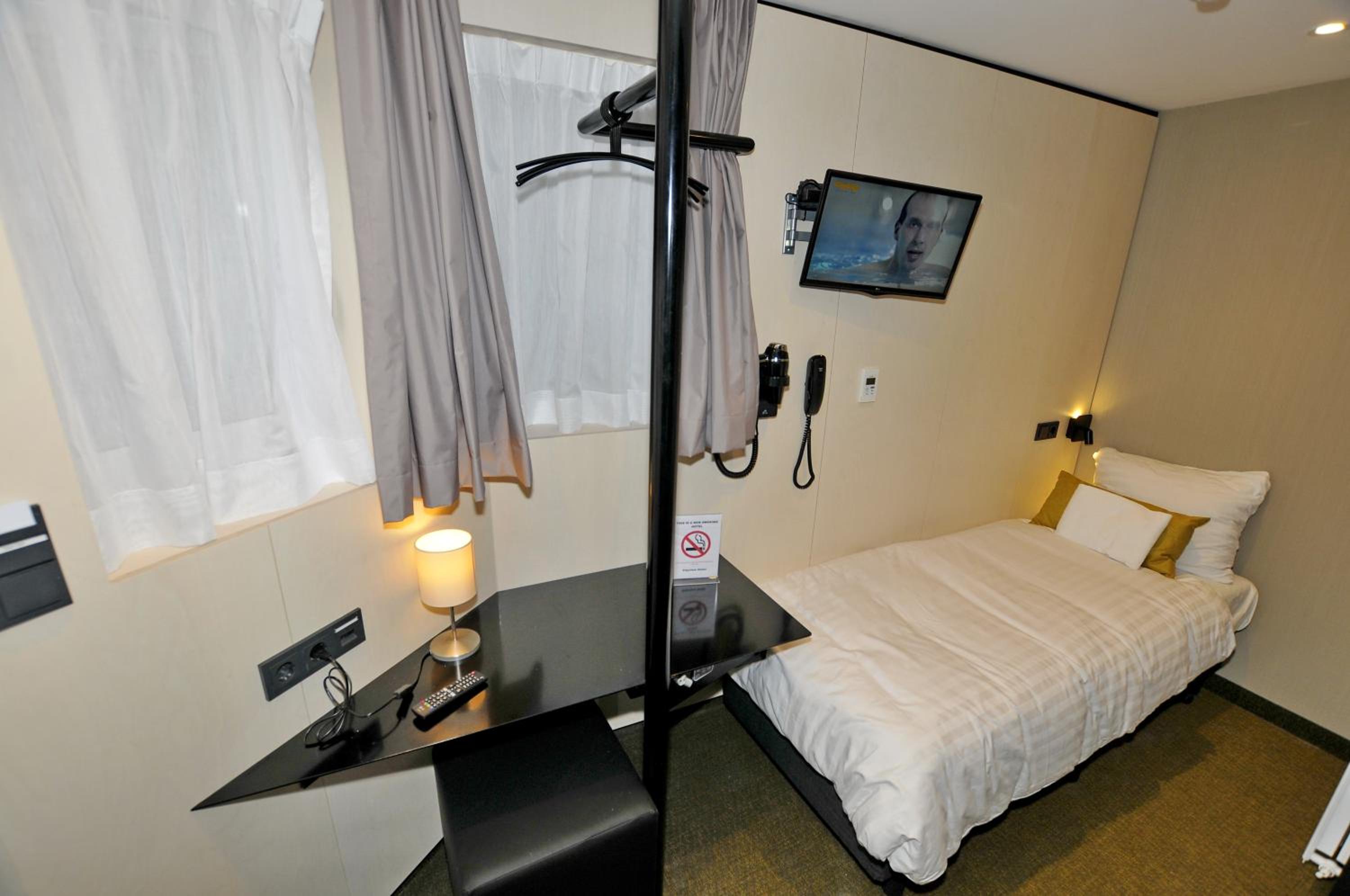 Single Room thumbnail 5