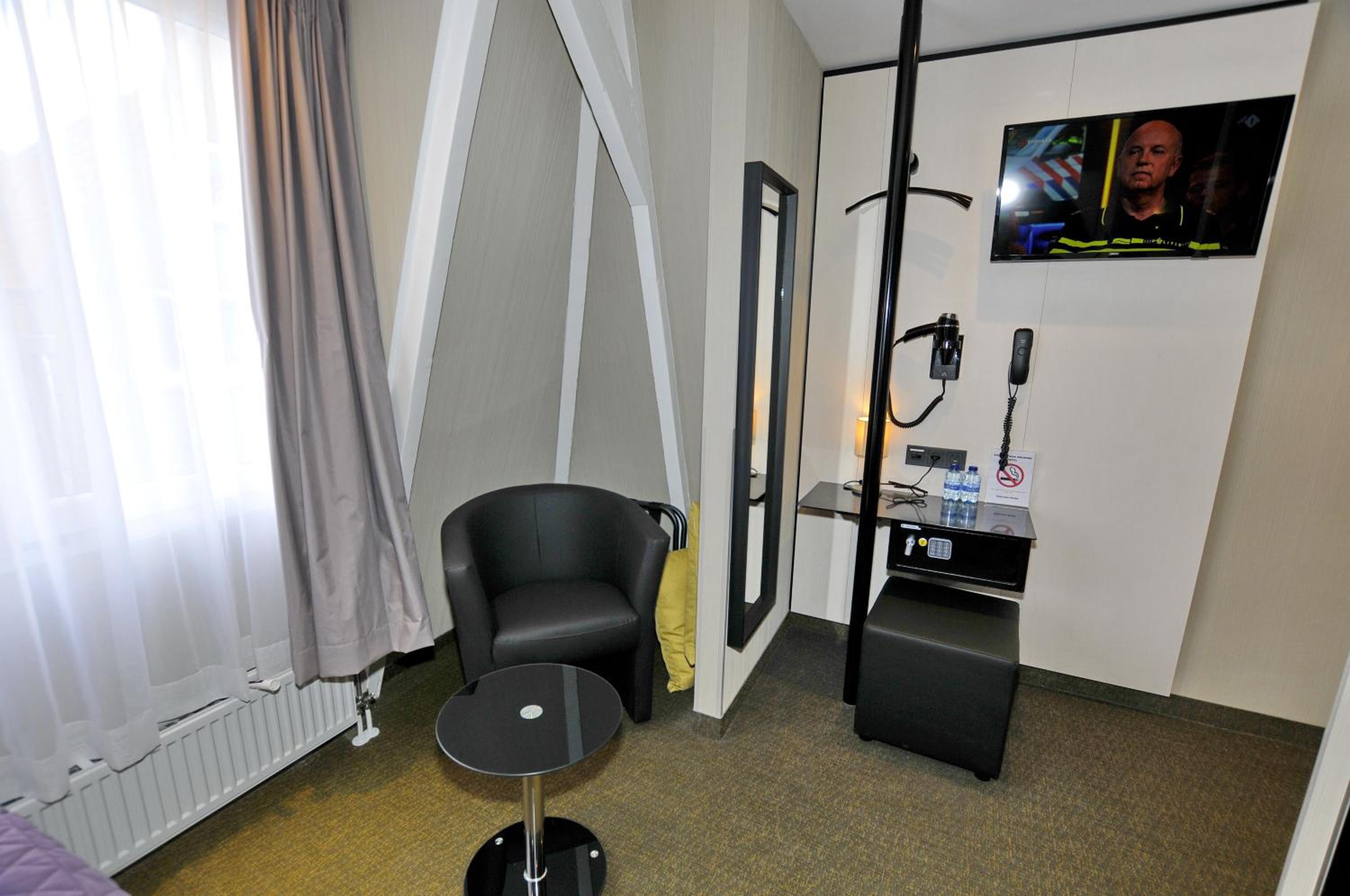 Double Room thumbnail 5