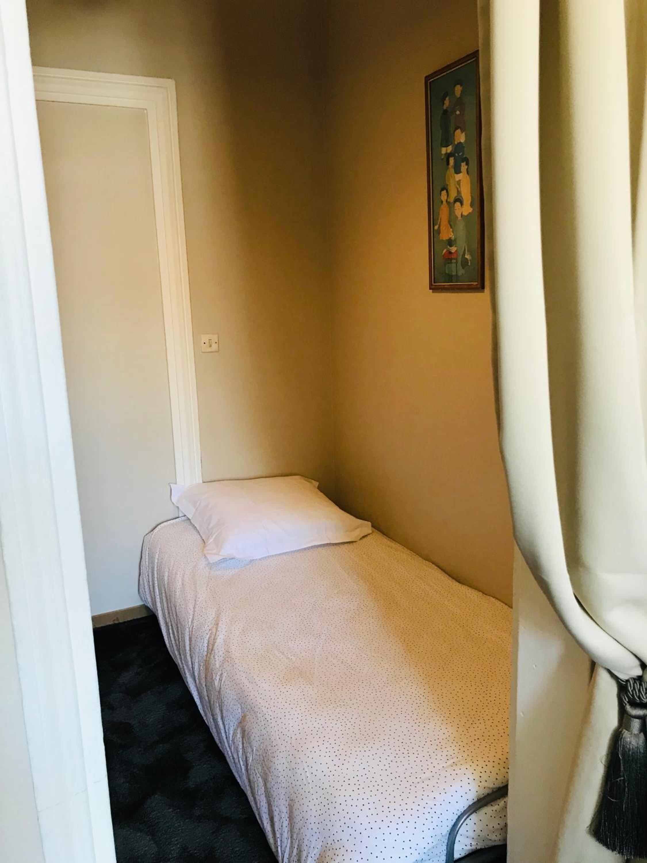 Deluxe Room (2 Adults + 1 Child) photo 2
