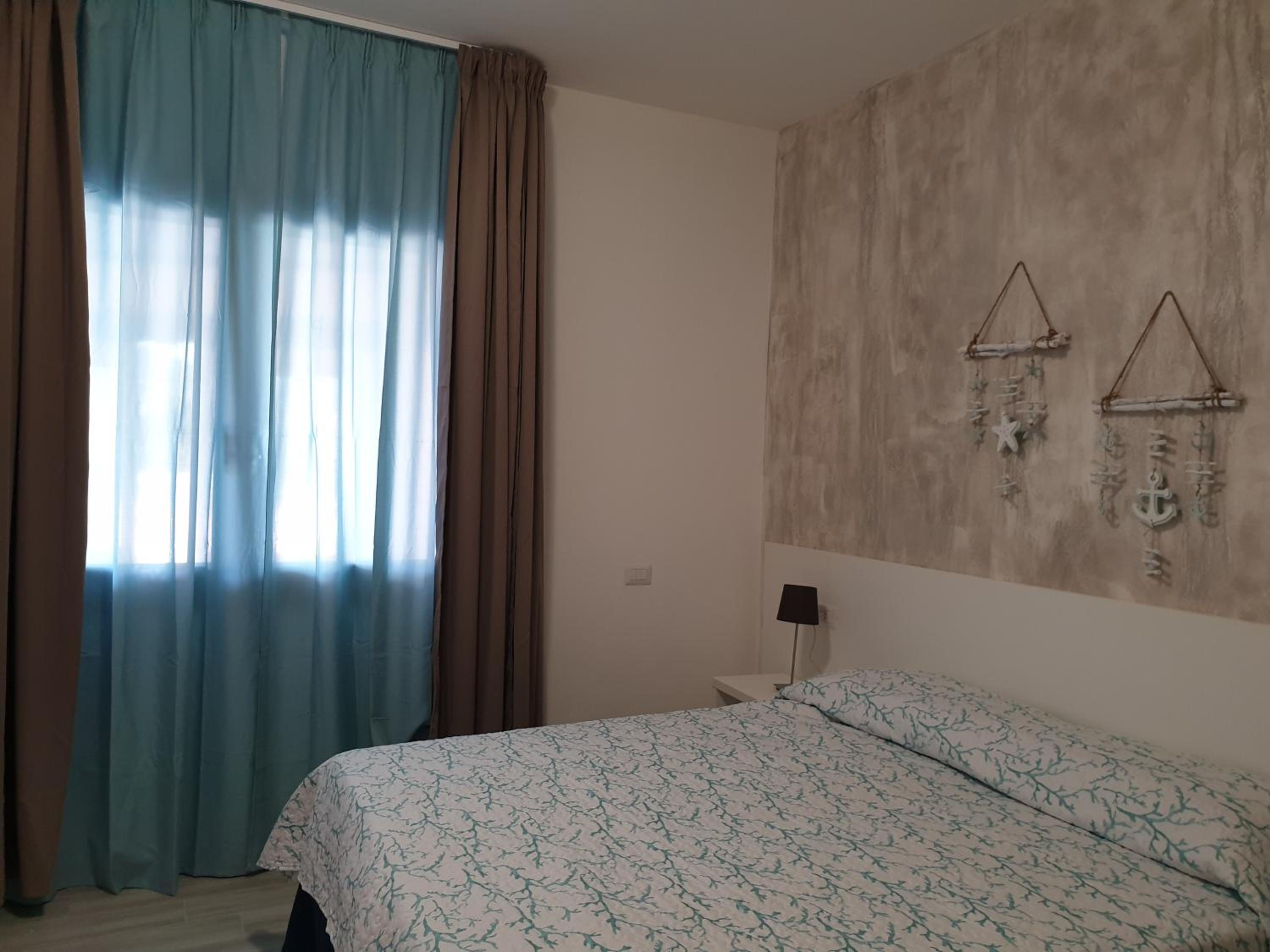 Double or Twin Room with Private Bathroom - Photo 34