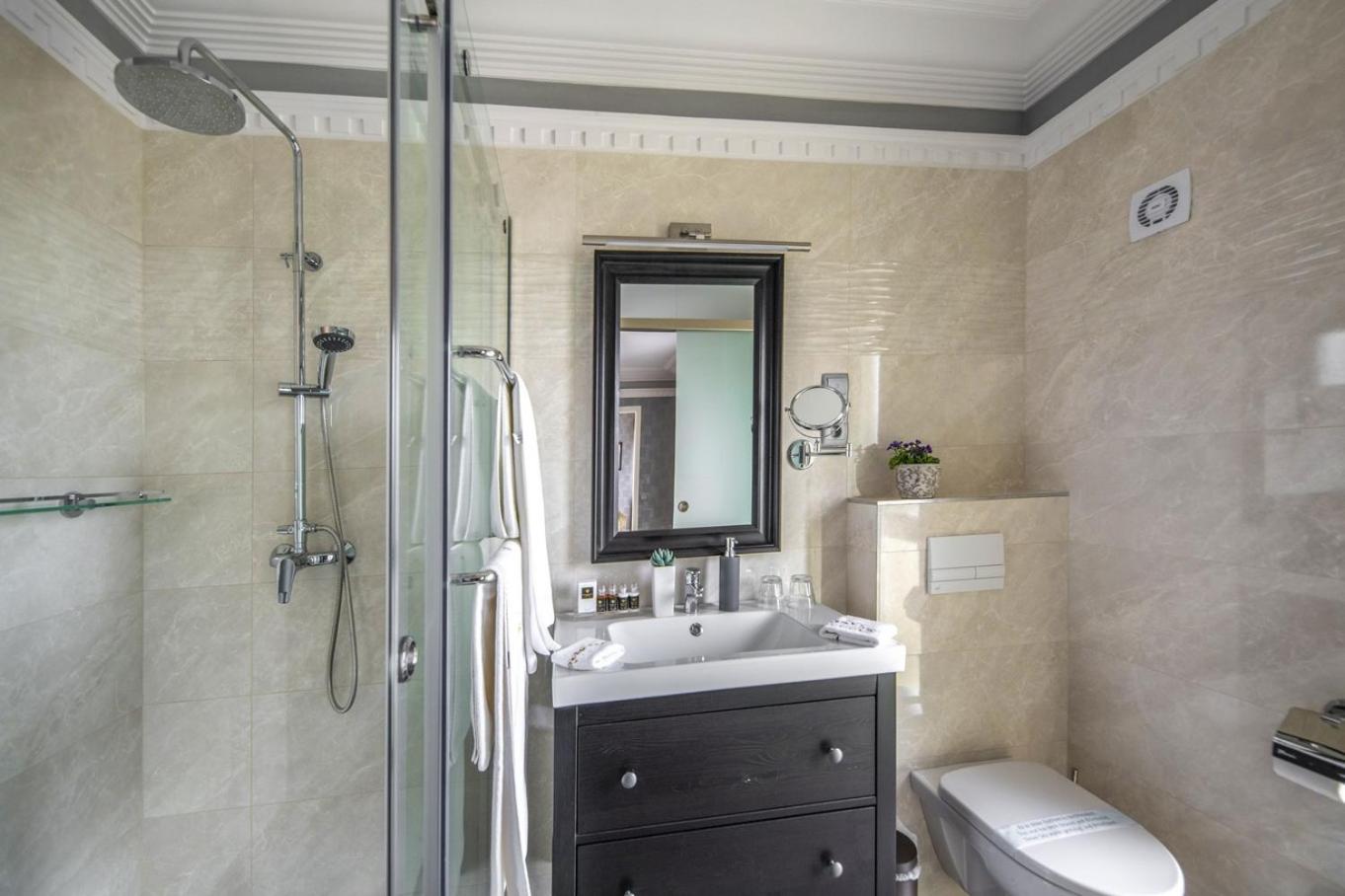 Superior Suite - Photo 2