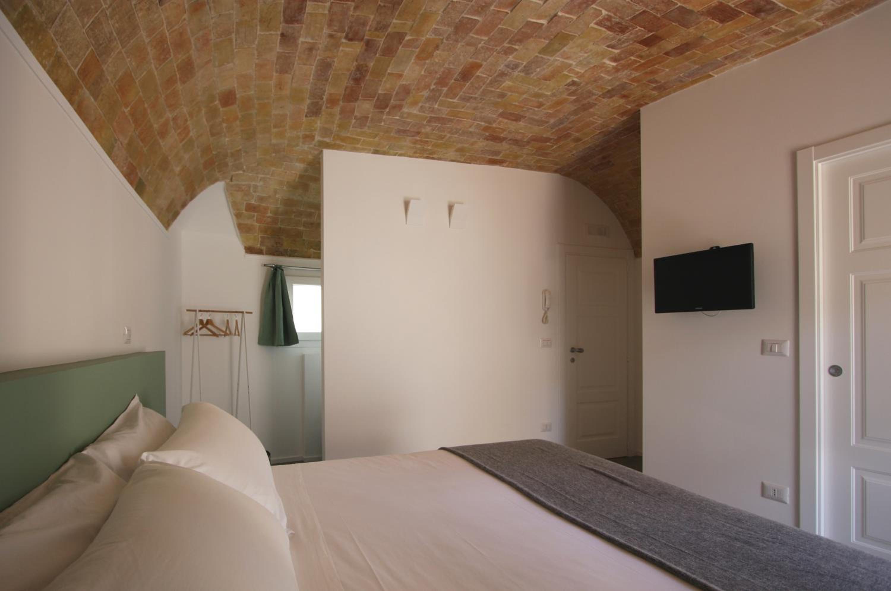 Double Room - Photo 8
