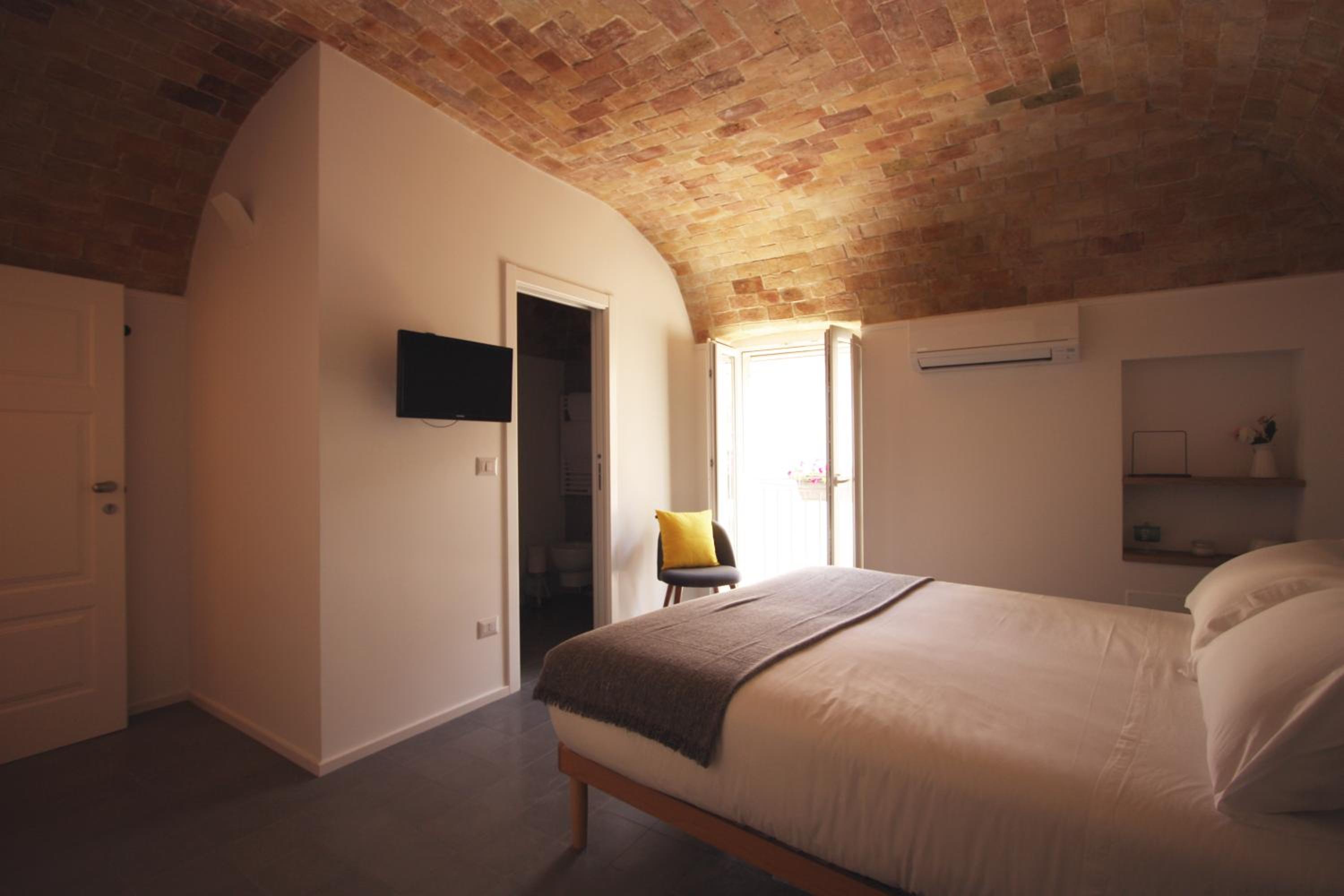 Double Room - Photo 7