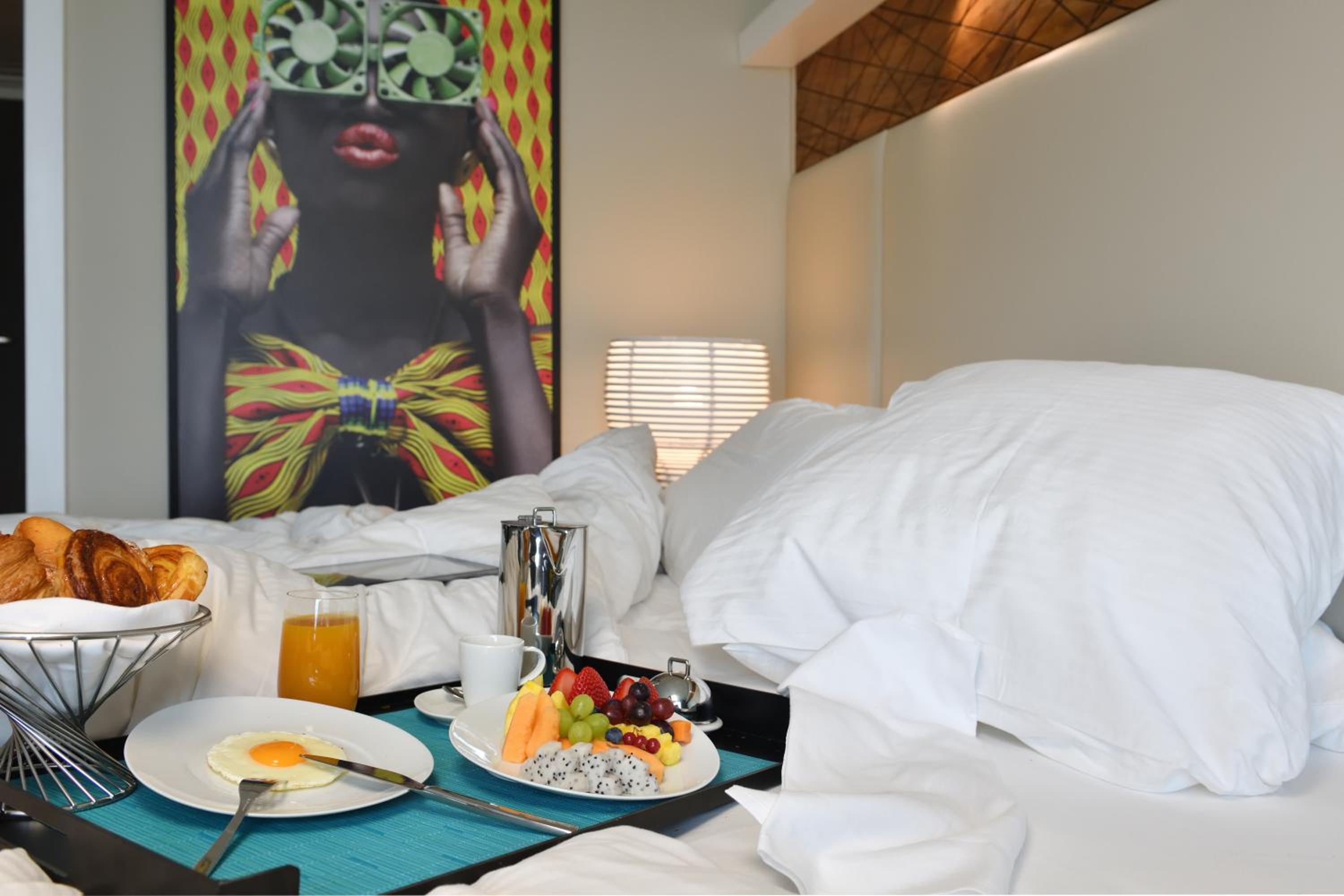 Superior King Room with City View - Photo 3