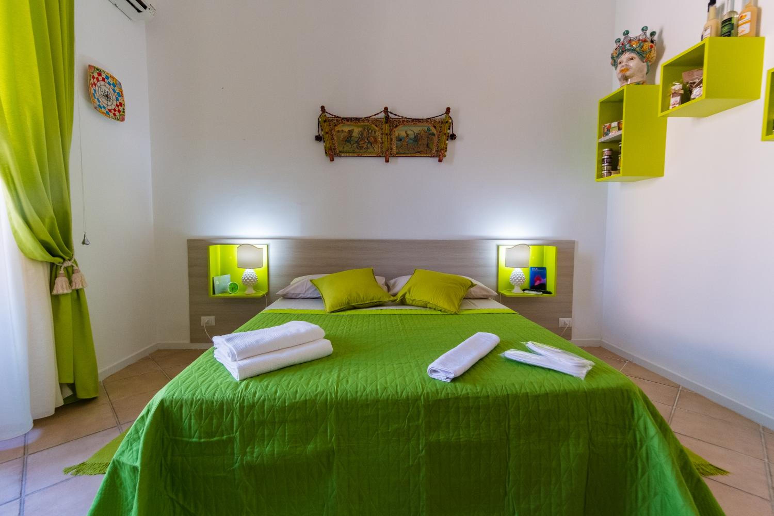 Deluxe Double Room with Balcony and Sea View - Photo 3