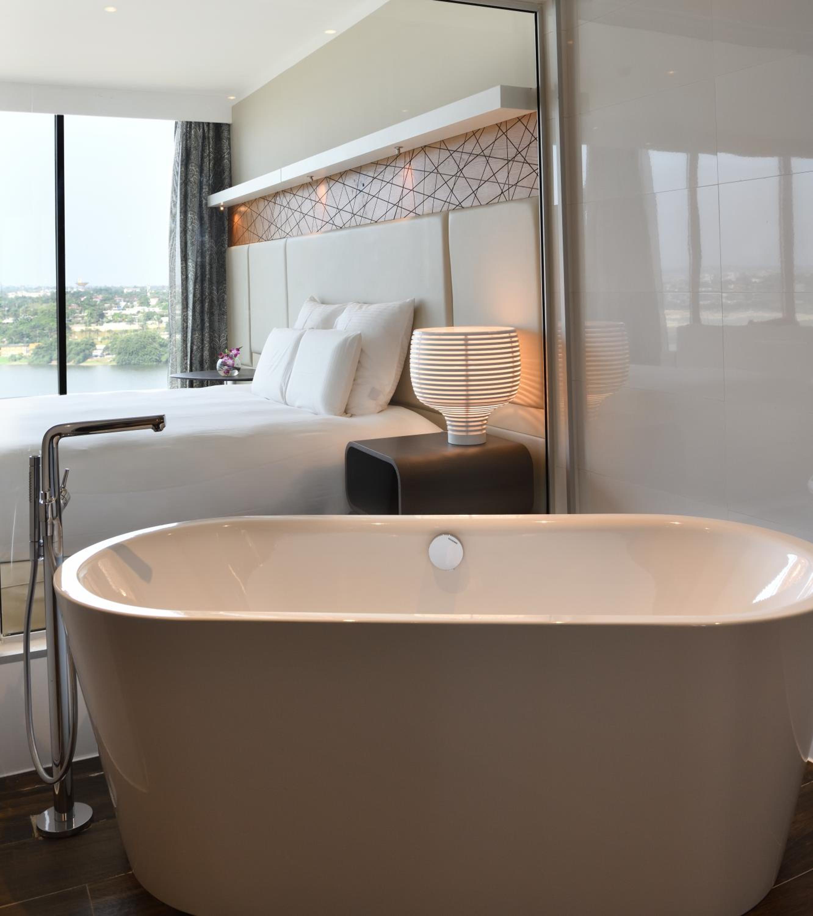 Premium Junior King Suite with Lagoon View - Photo 2