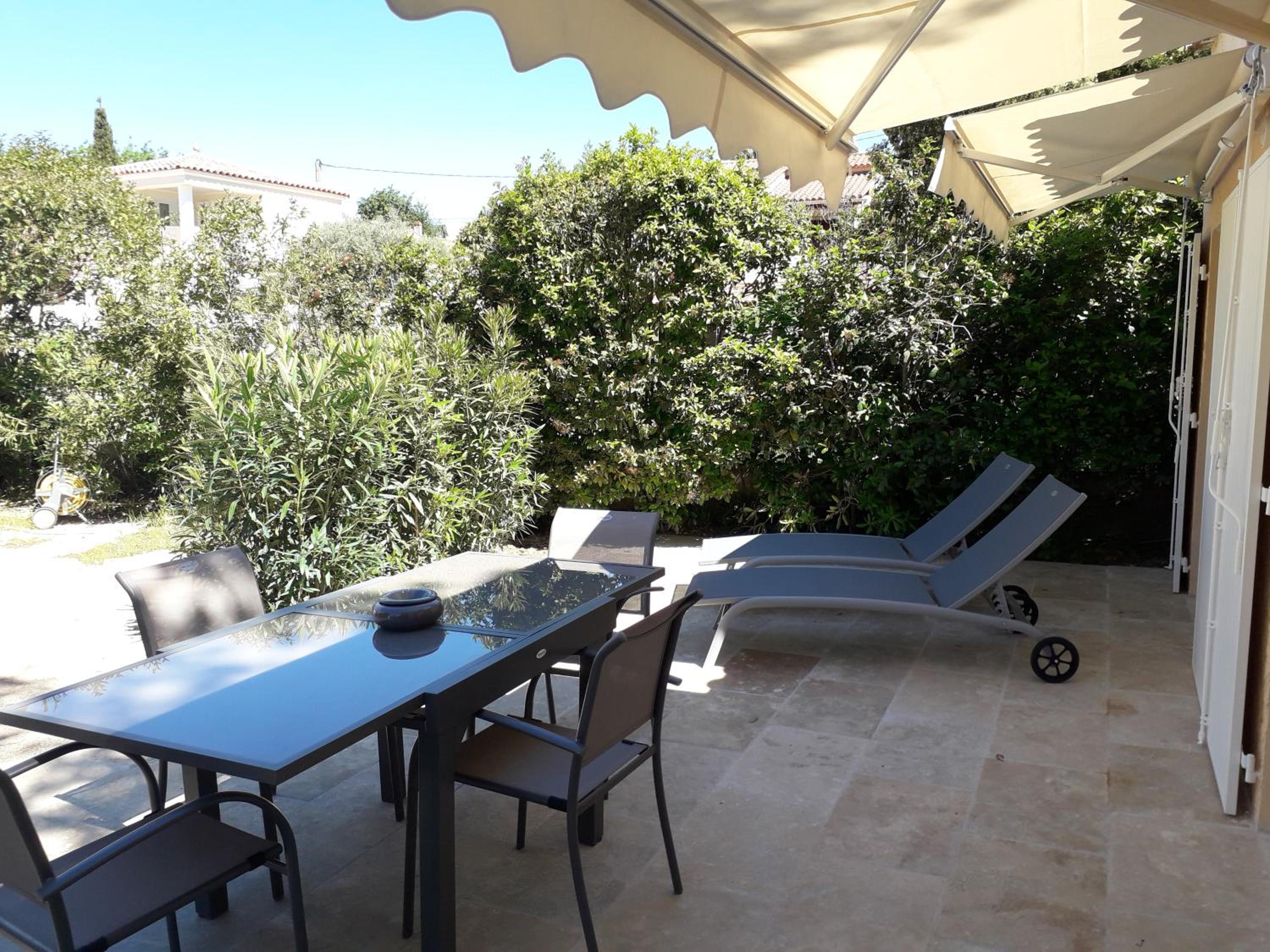 Apartment with Garden View - Photo 7