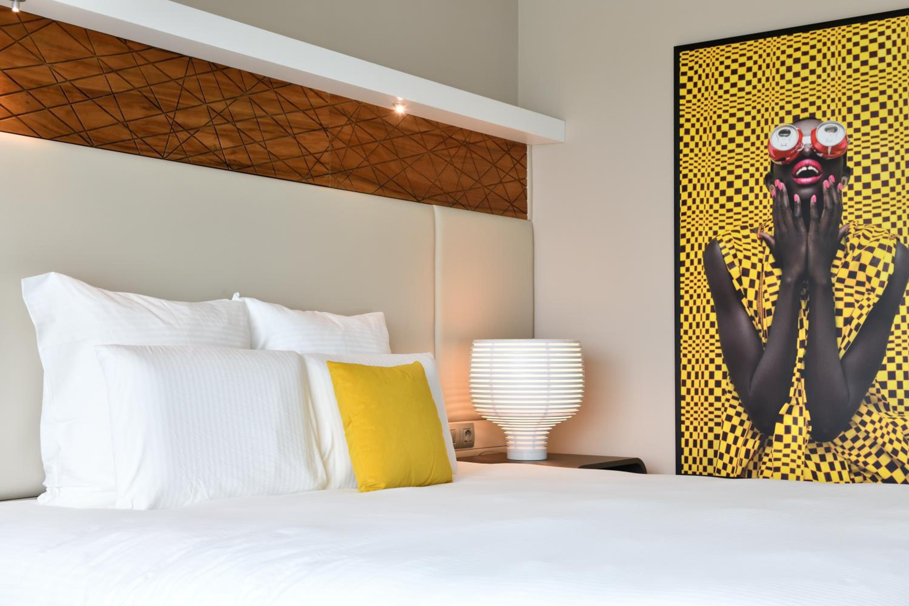 Superior King Room with City View - Photo 2