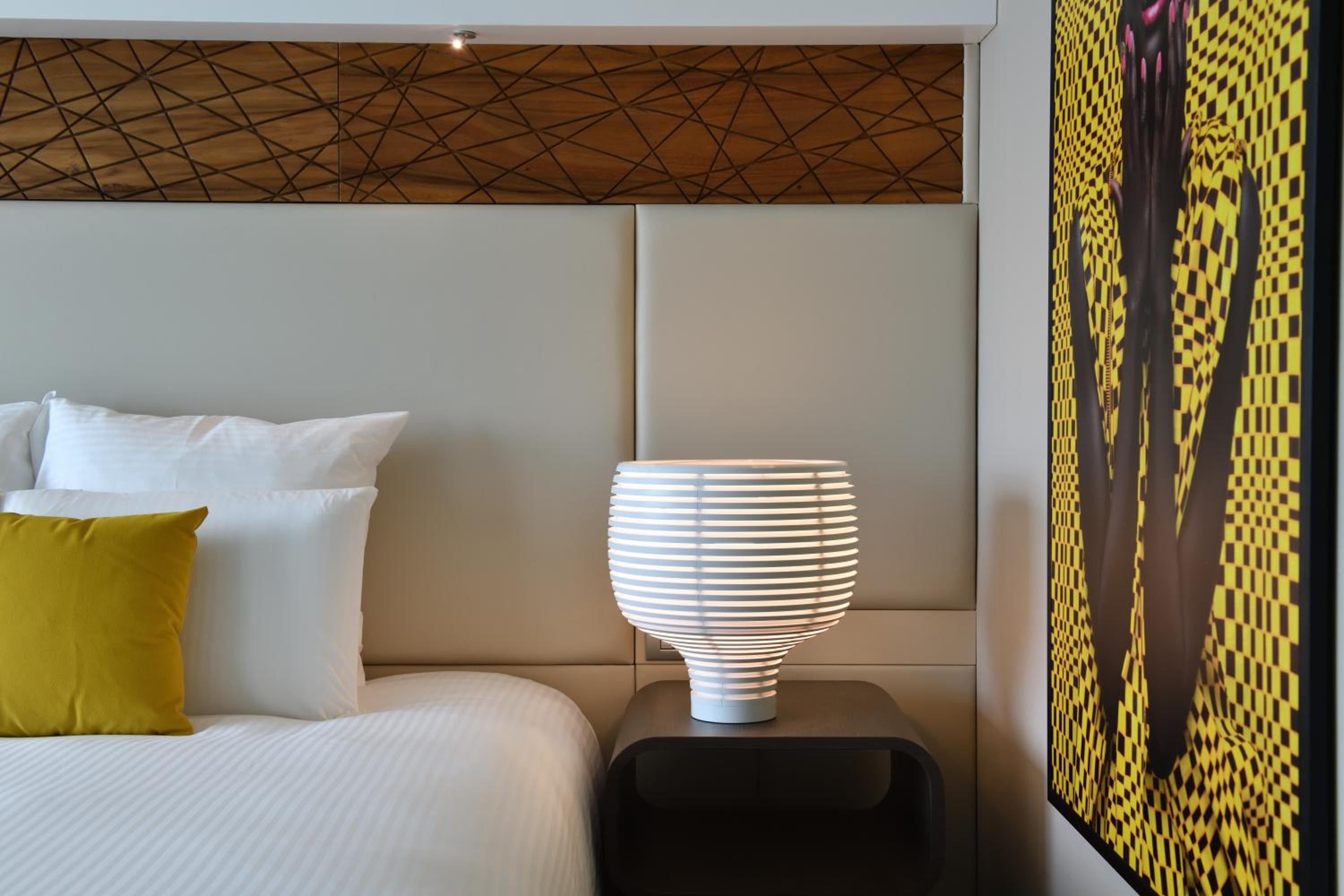 Superior King Room with City View - Photo 1