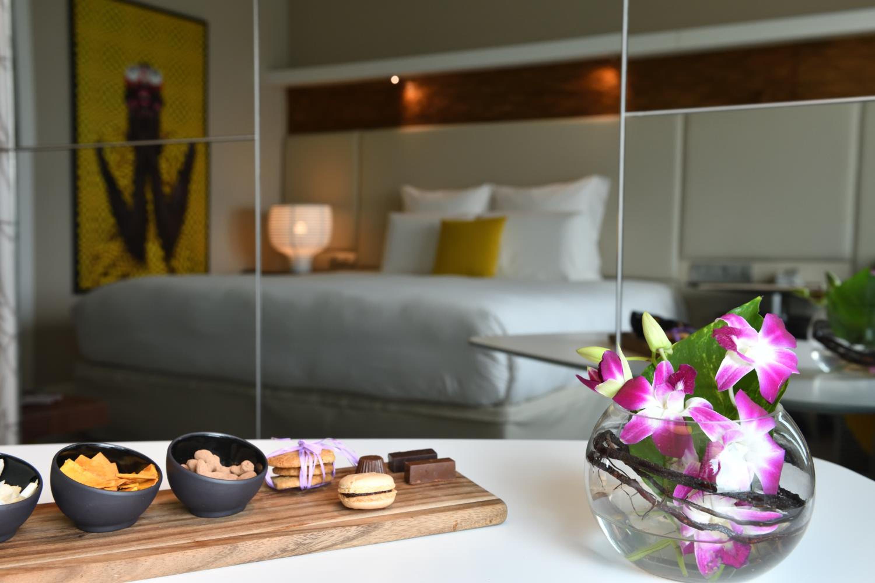 Premium Superior King Room with Lagoon View - Photo 5