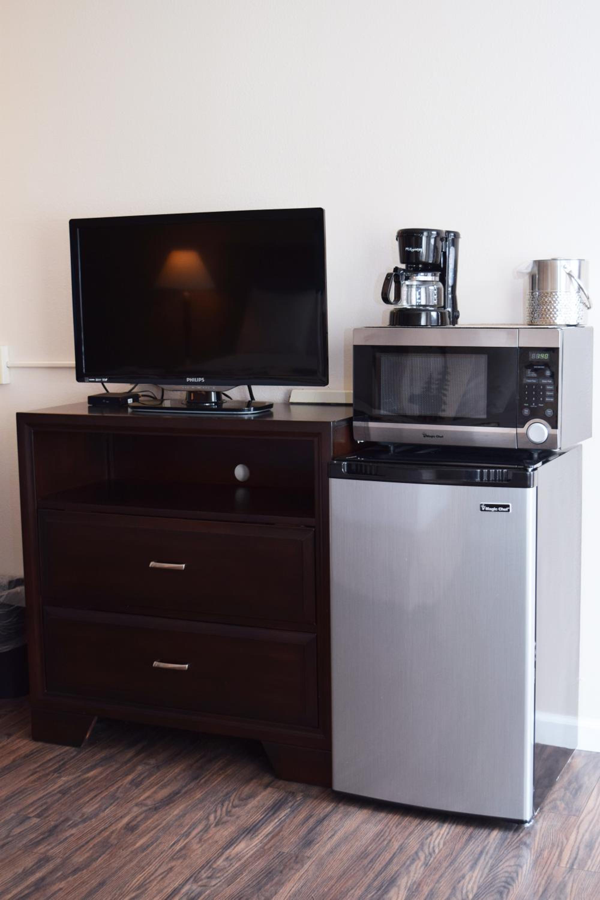 Standard King Room - Photo 5