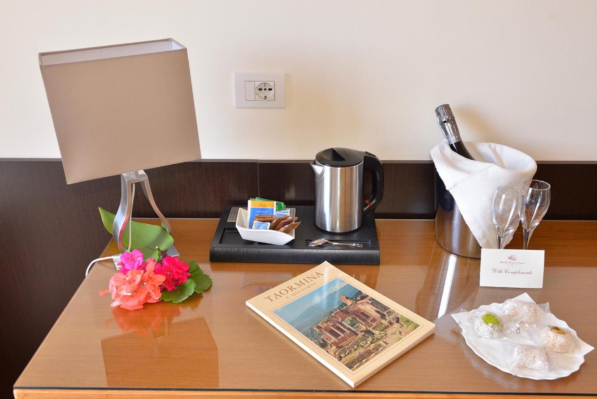 Superior Double with Sea View and Balcony - Photo 7