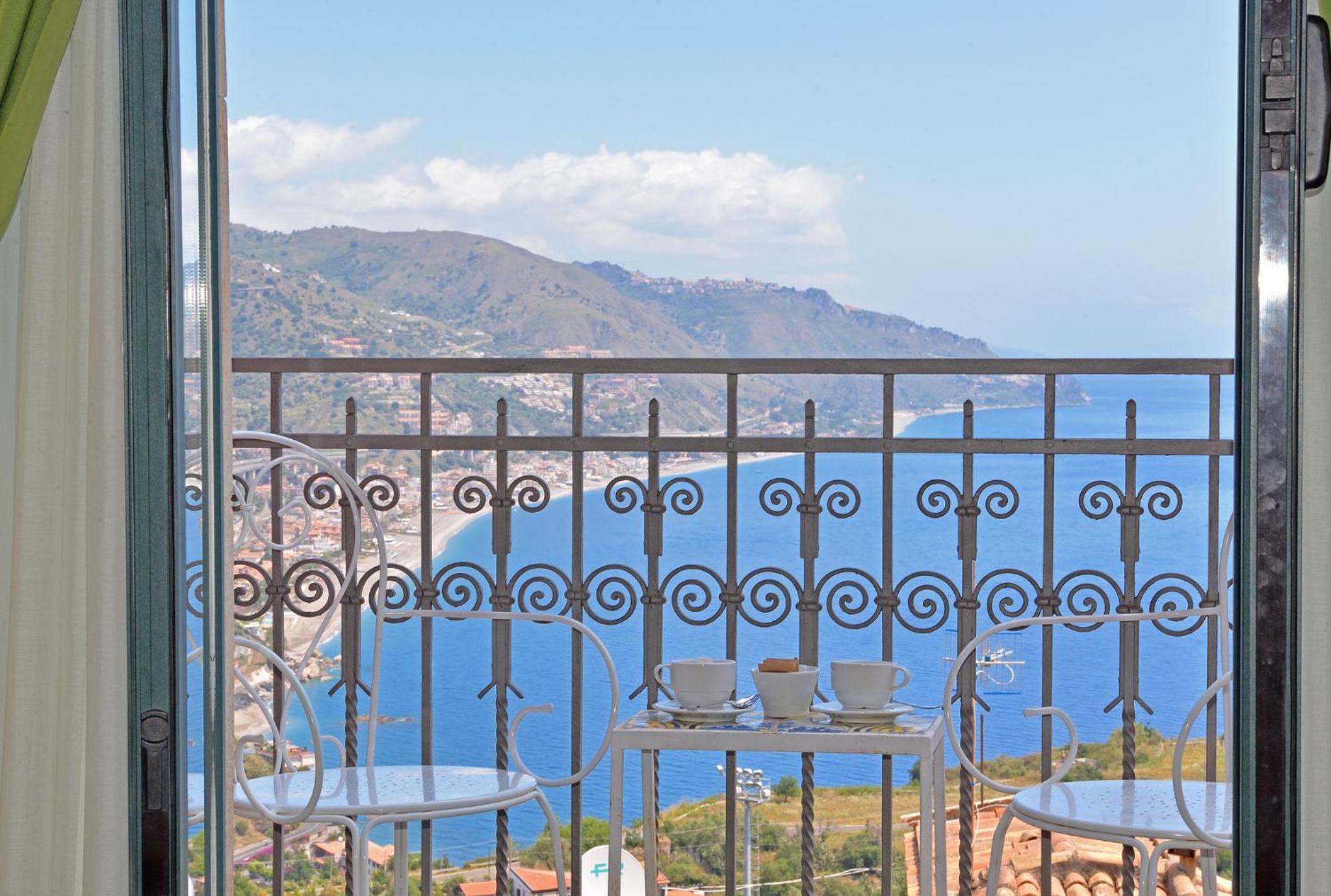 Superior Double with Sea View and Balcony - Photo 4