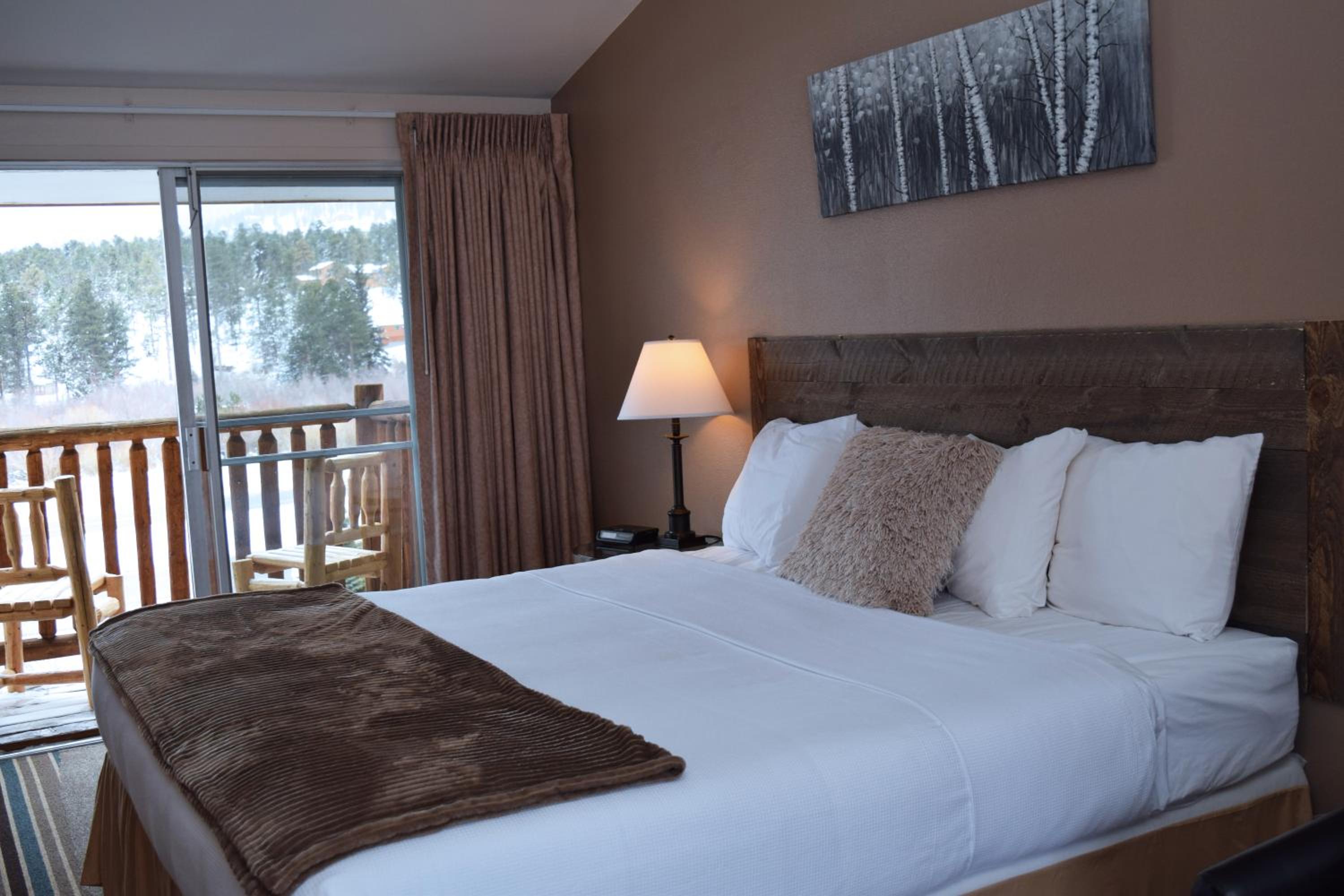 King Room with Balcony - Photo 14
