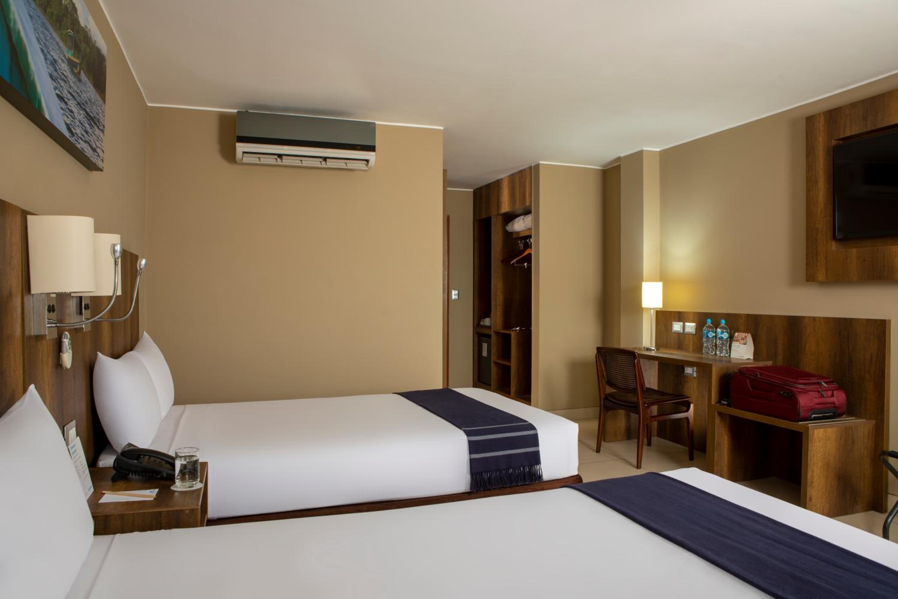 Superior Double Room with Two Double Beds photo 3