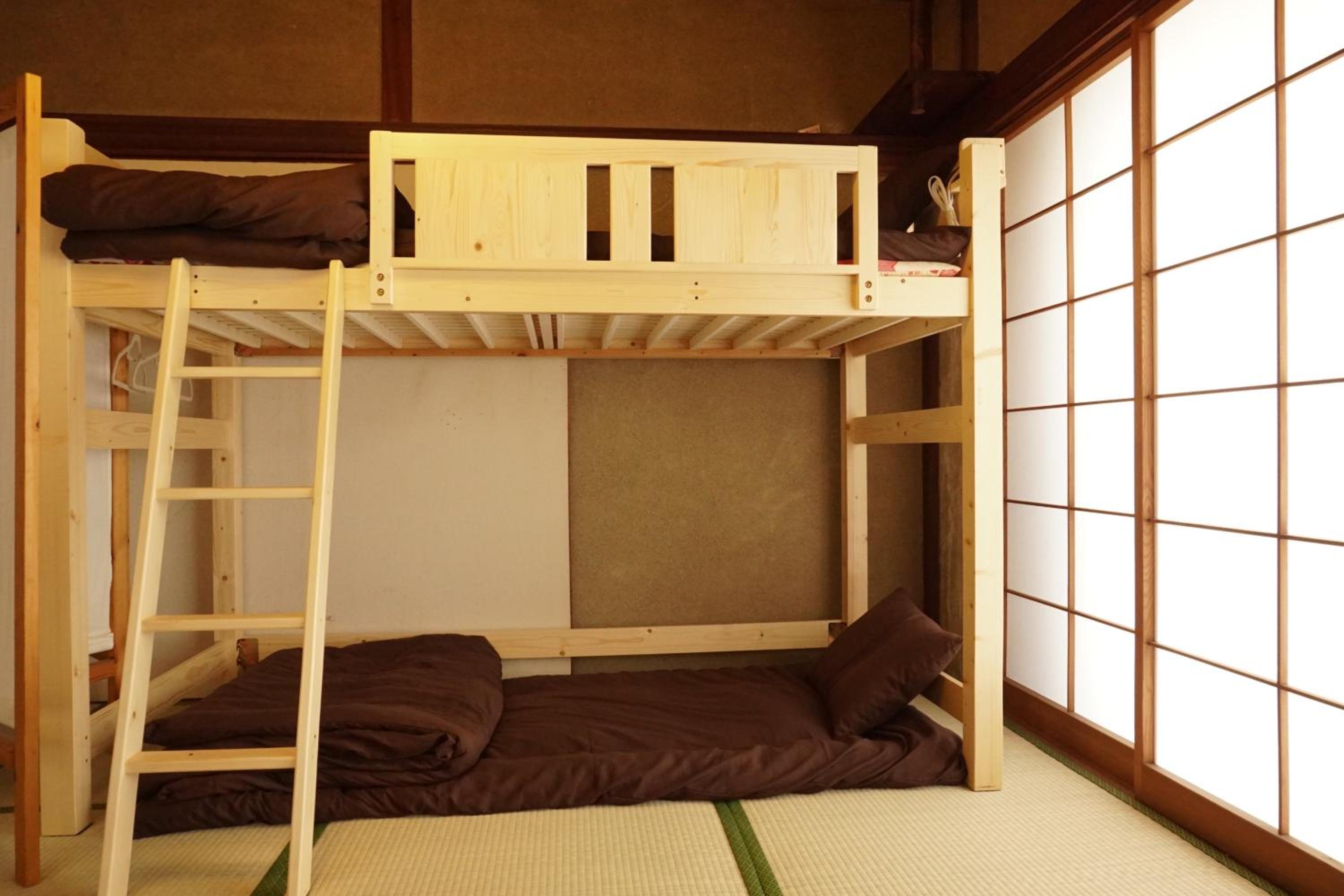 Bed in 4-Bed Male Dormitory Room photo 3