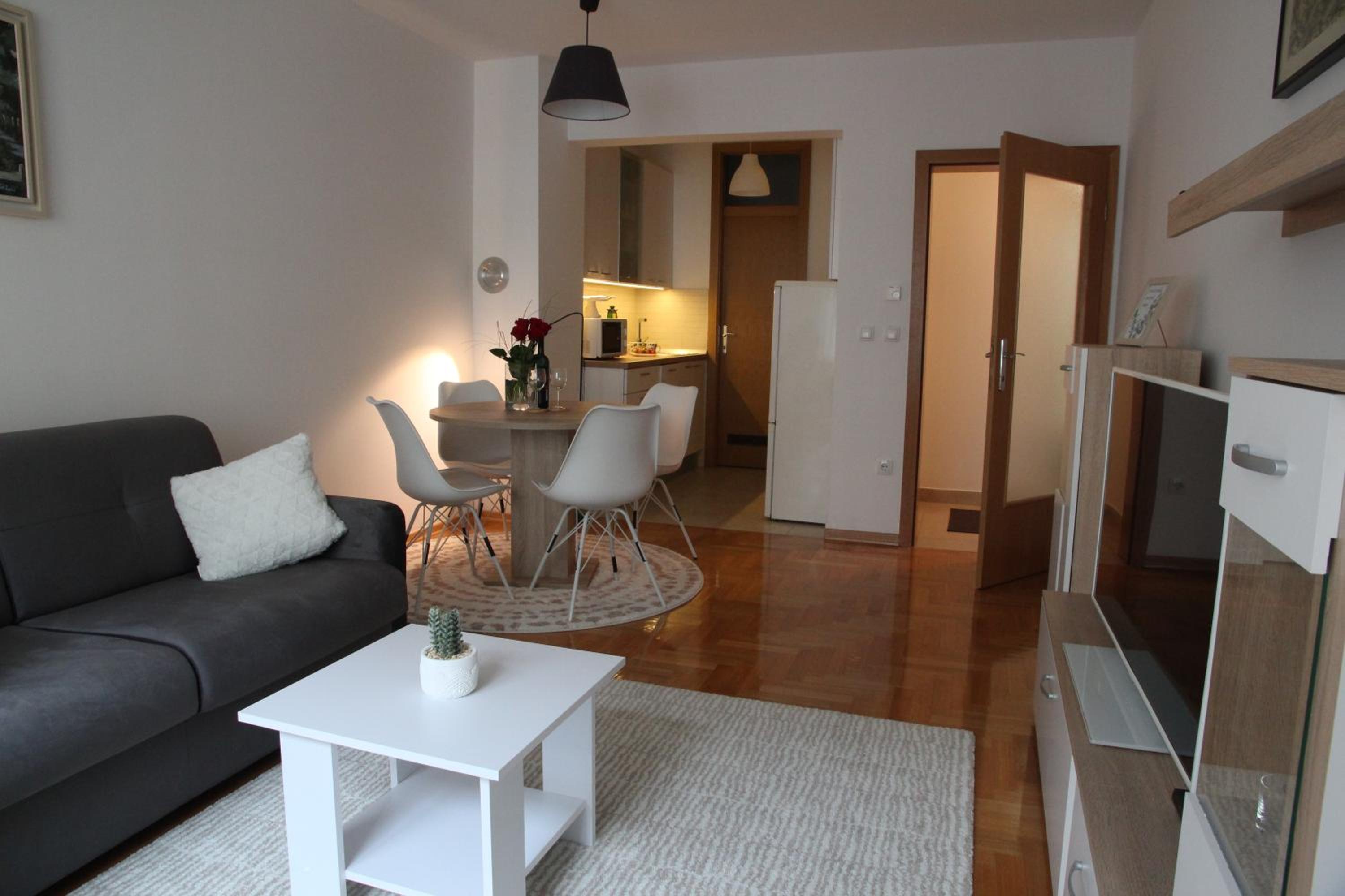 One-Bedroom Apartment - Photo 4