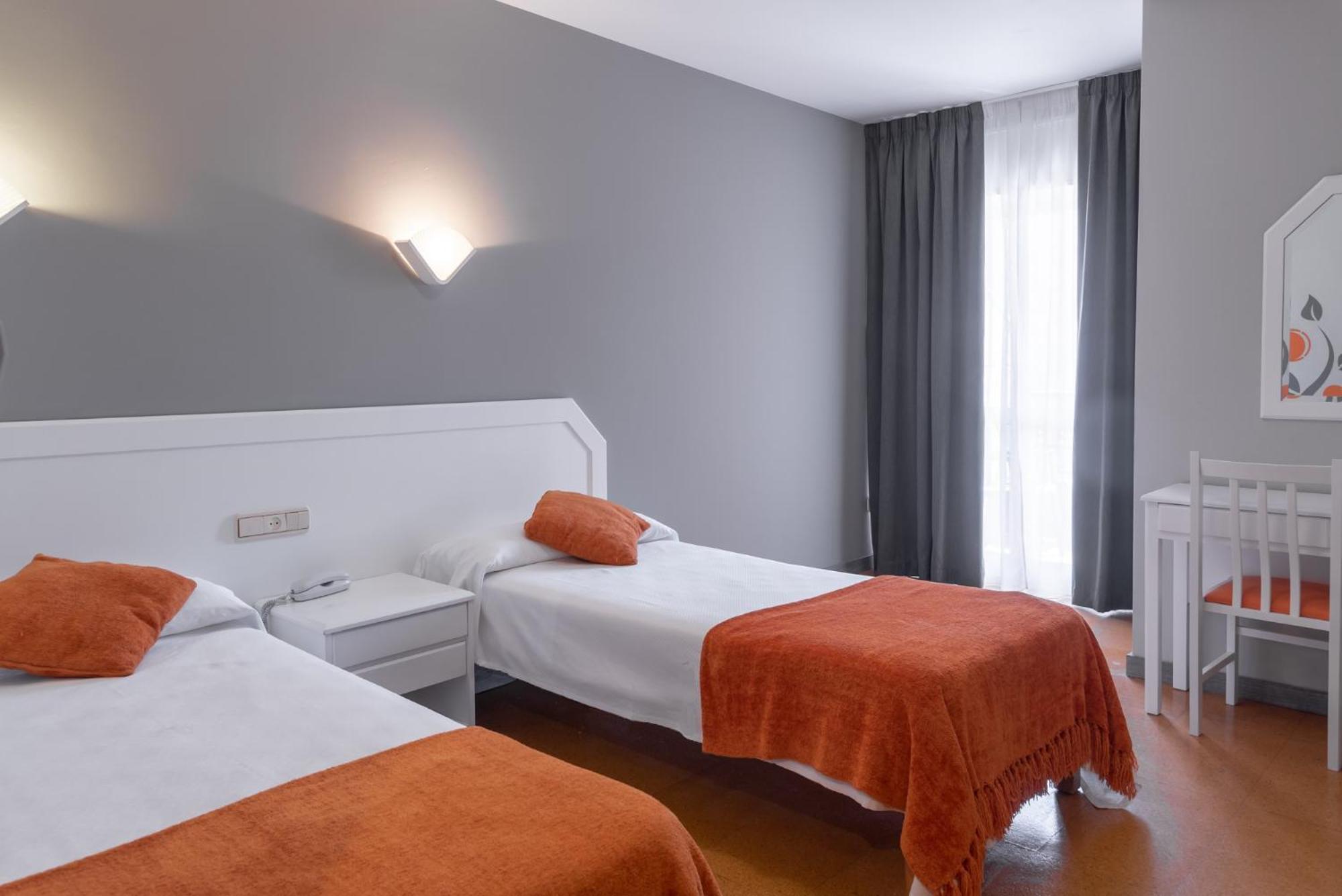 Double or Twin Room photo 3