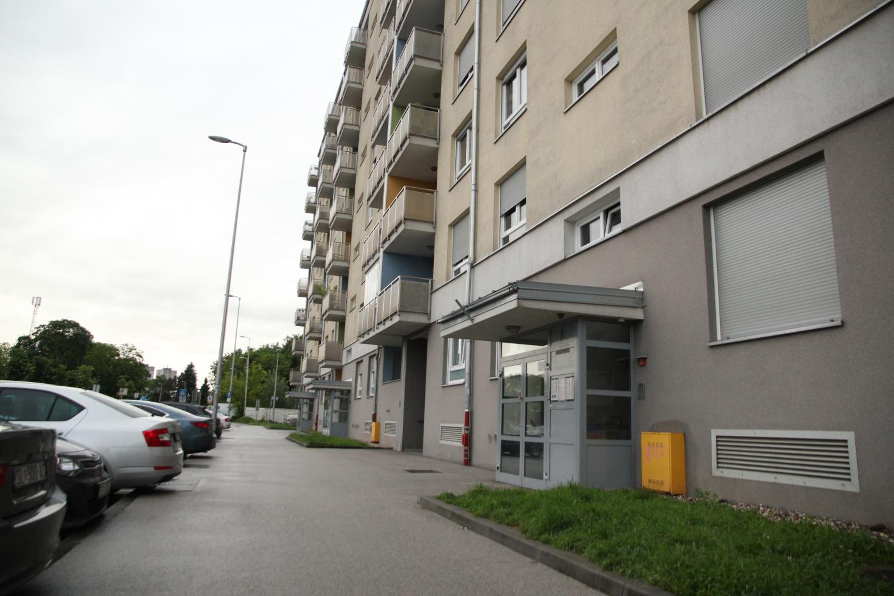 One-Bedroom Apartment - Photo 3