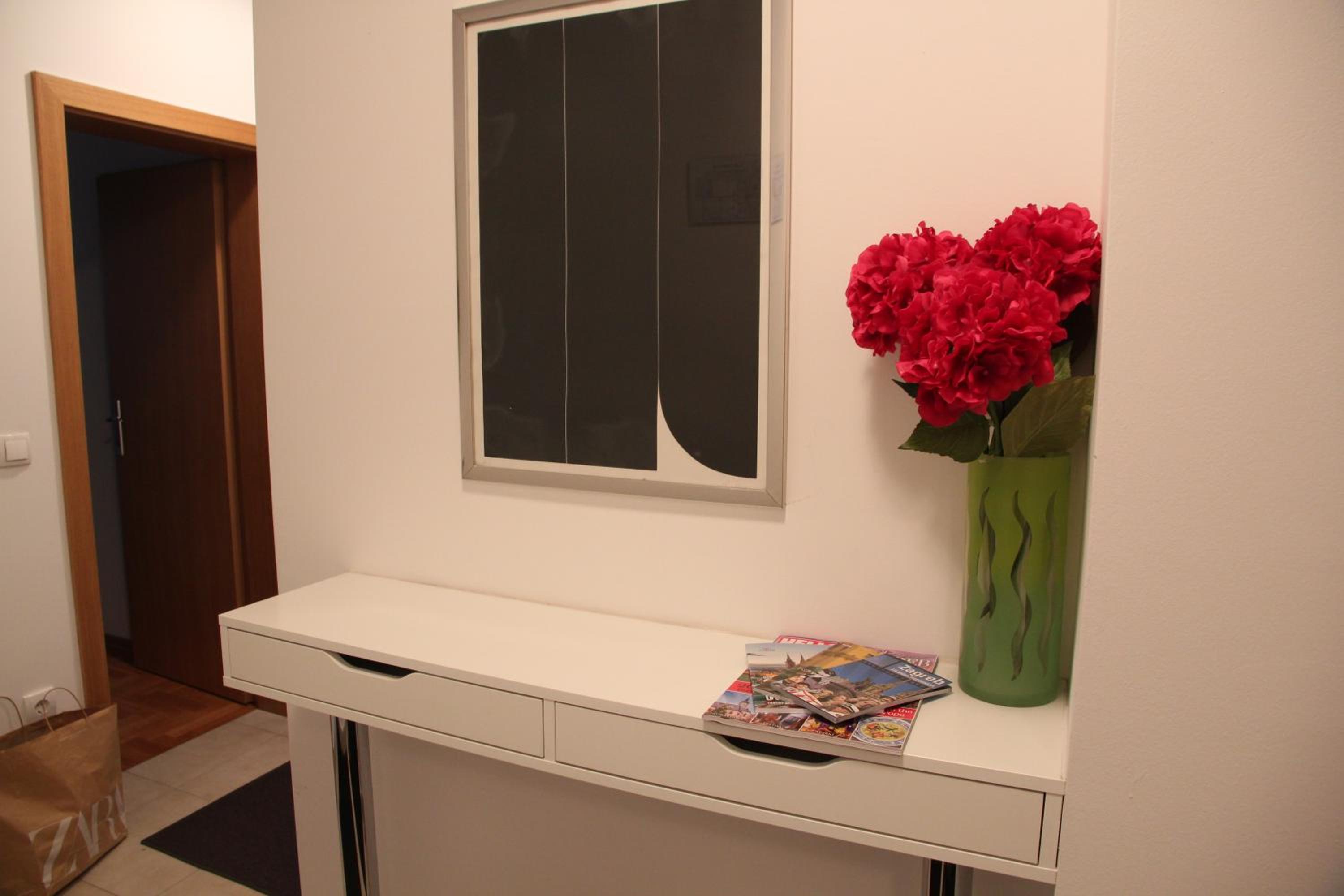 One-Bedroom Apartment - Photo 32