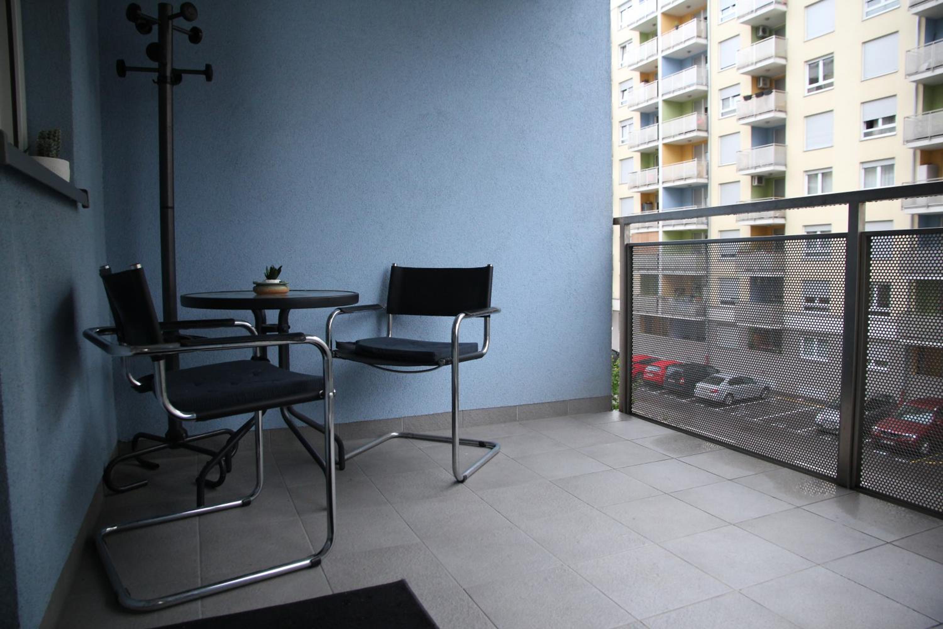 One-Bedroom Apartment - Photo 15
