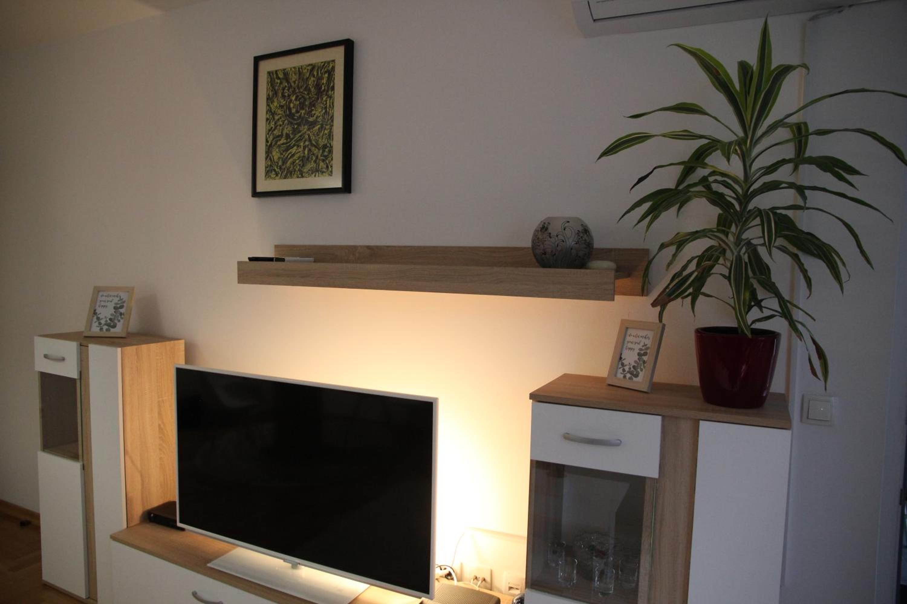 One-Bedroom Apartment - Photo 11