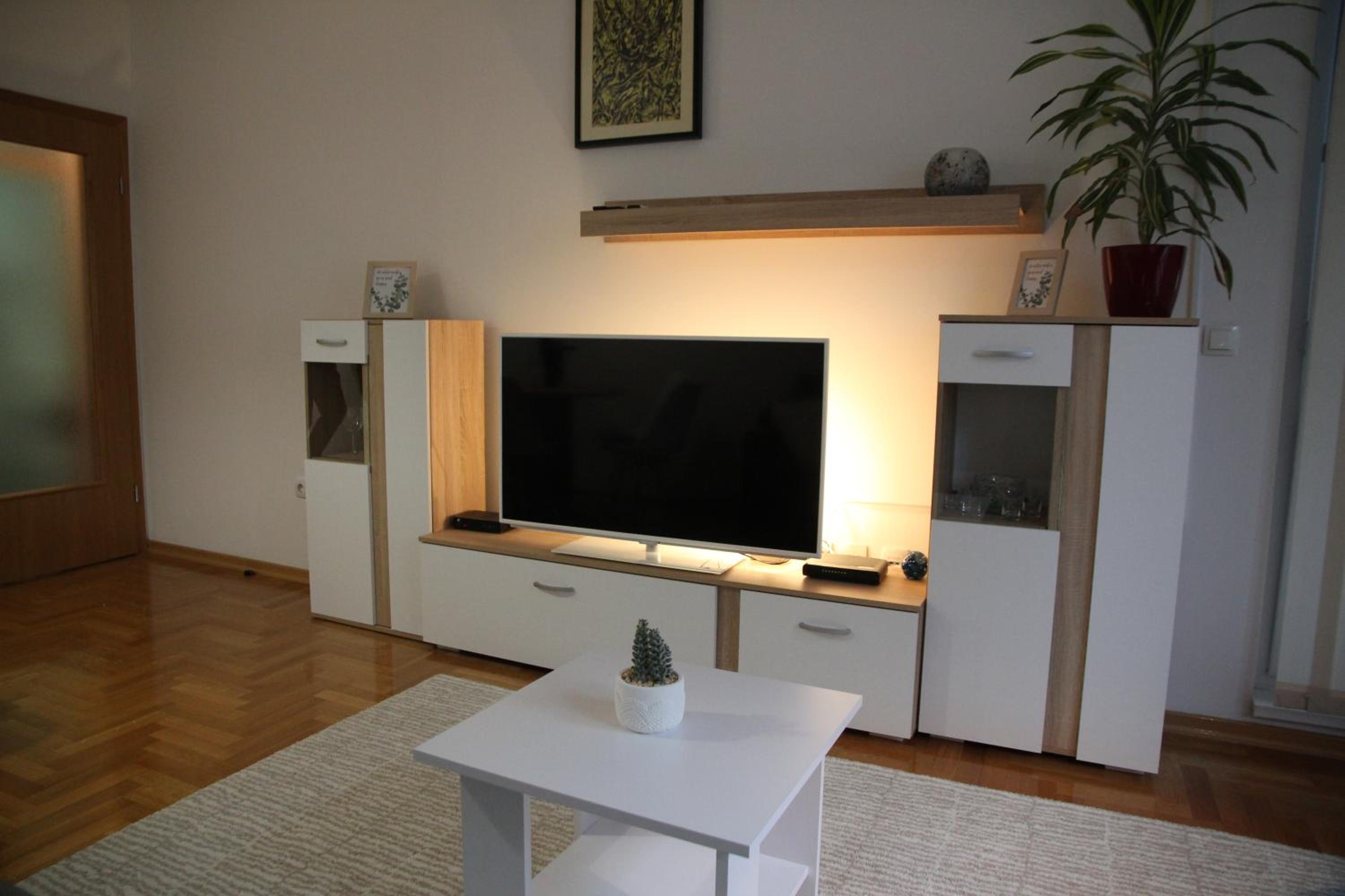 One-Bedroom Apartment - Photo 8