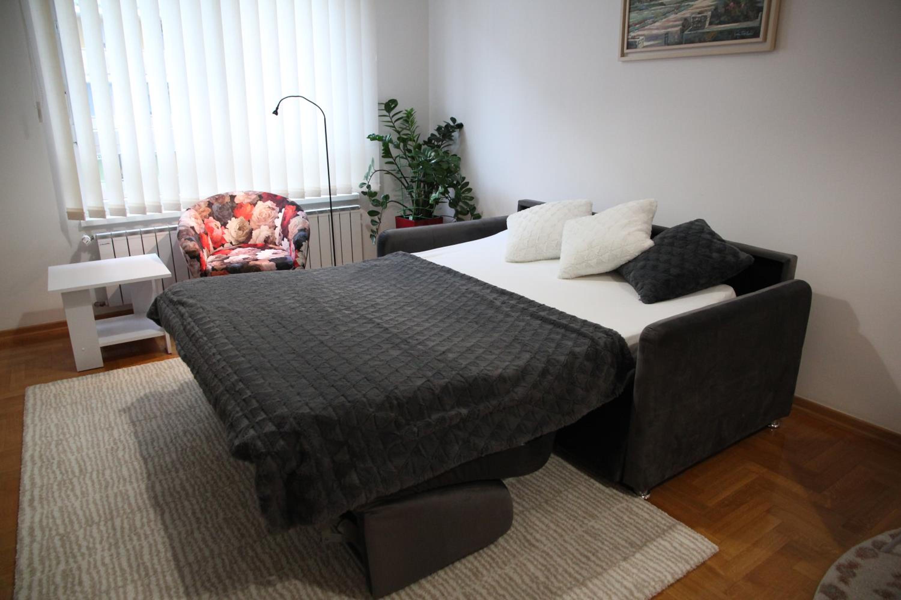 One-Bedroom Apartment - Photo 48
