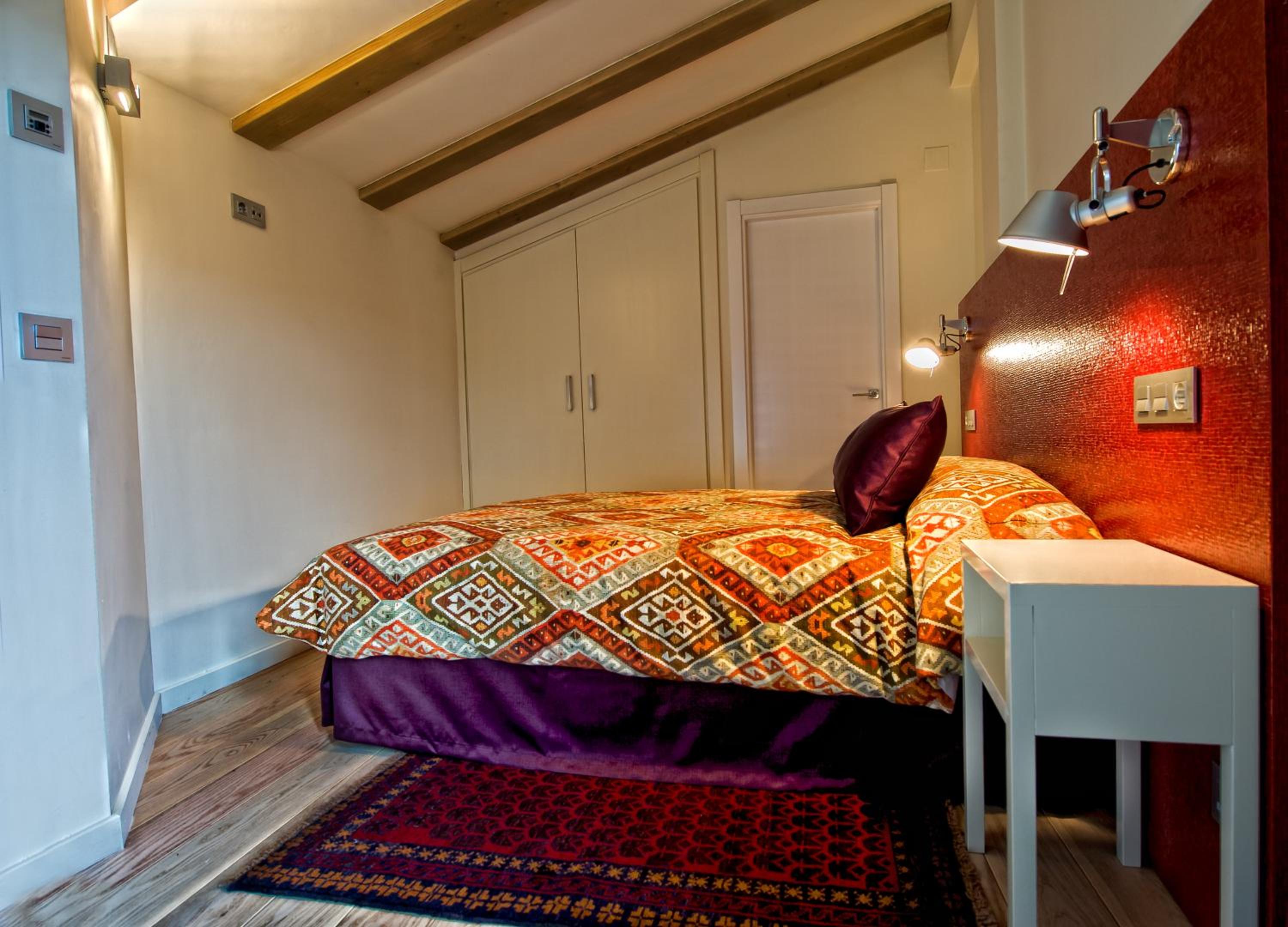 Double or Twin Room - Photo 9