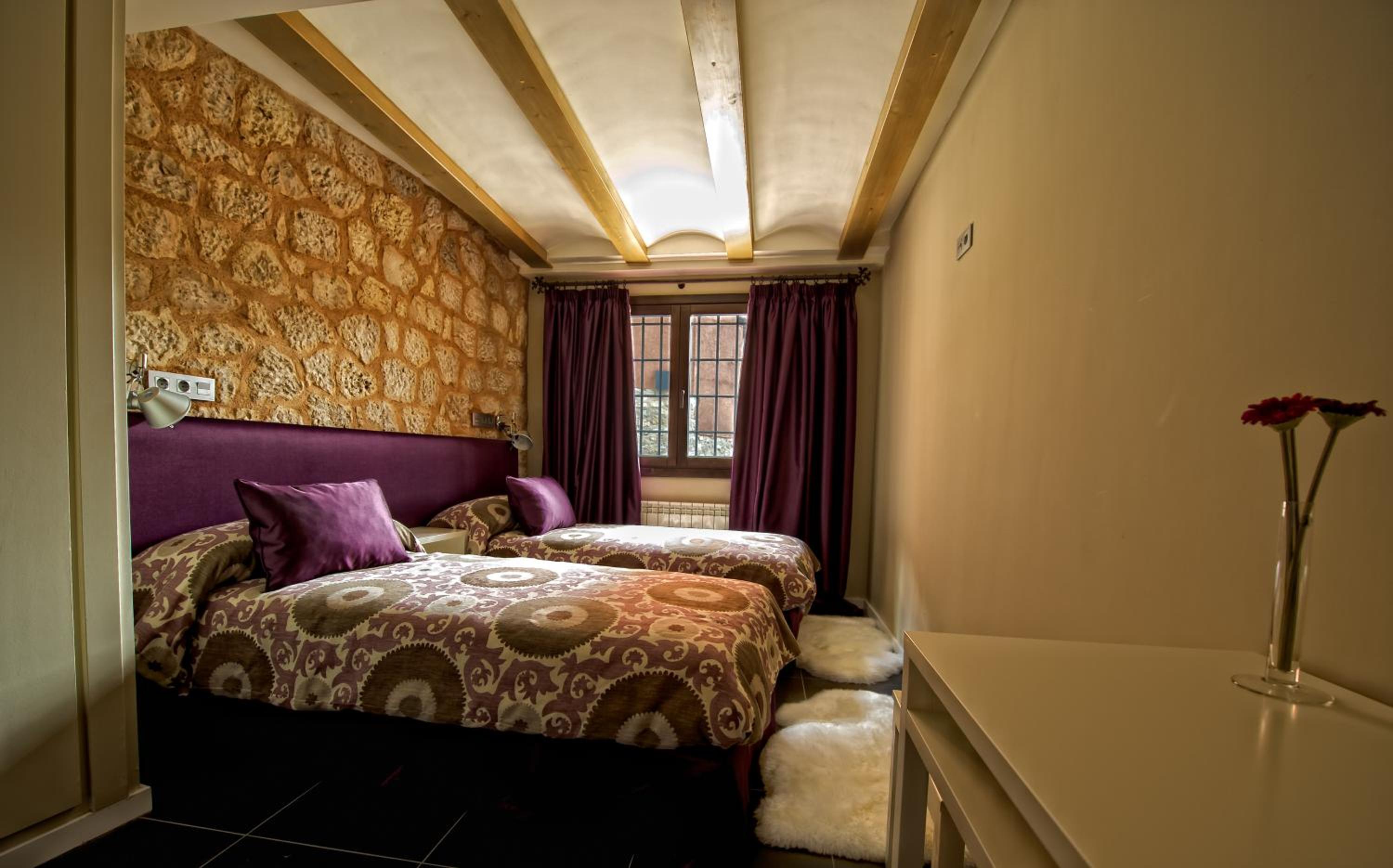 Double or Twin Room - Photo 10