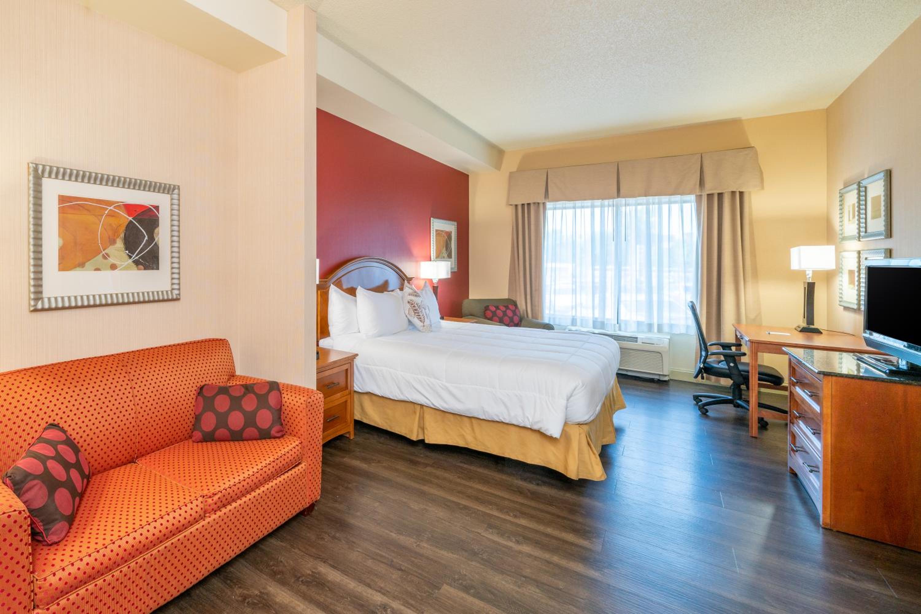 King Suite - Non-Smoking photo 1