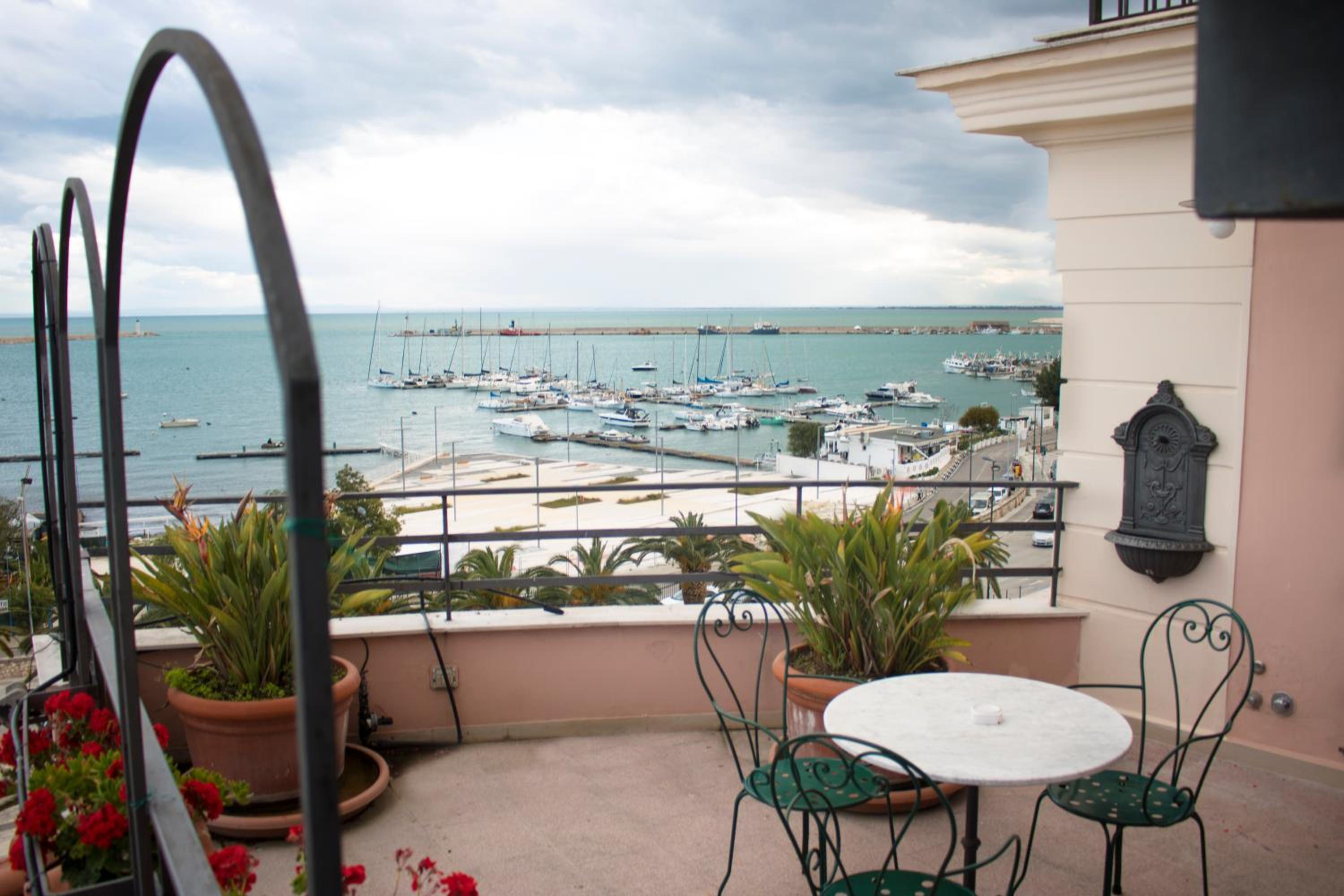 Junior Suite with Terrace/Garden and Sea View photo 2