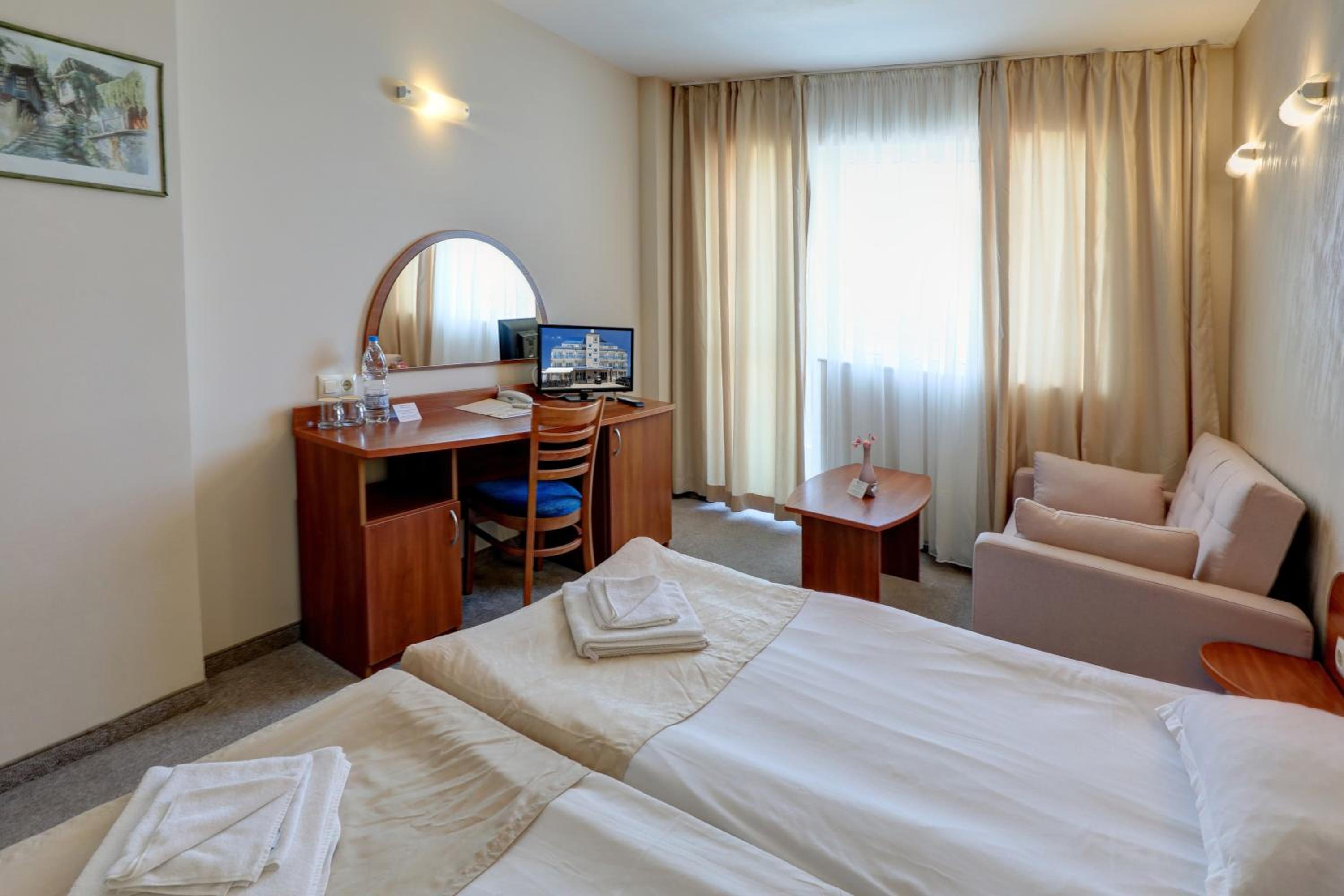 Twin Room with Sofa Bed (3 Adults) photo 1