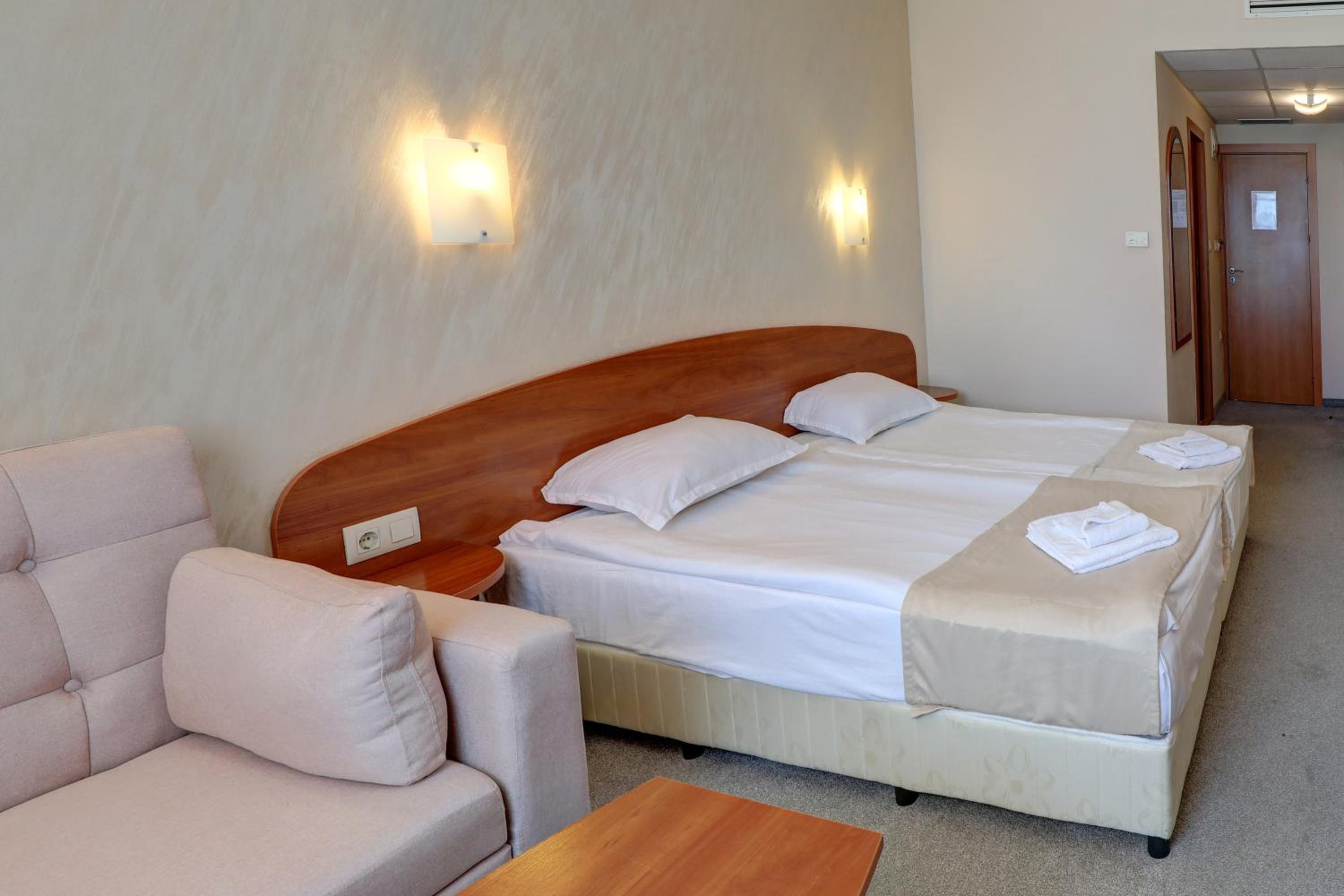 Twin Room with Balcony (2 Adults + 2 Children)  photo 2