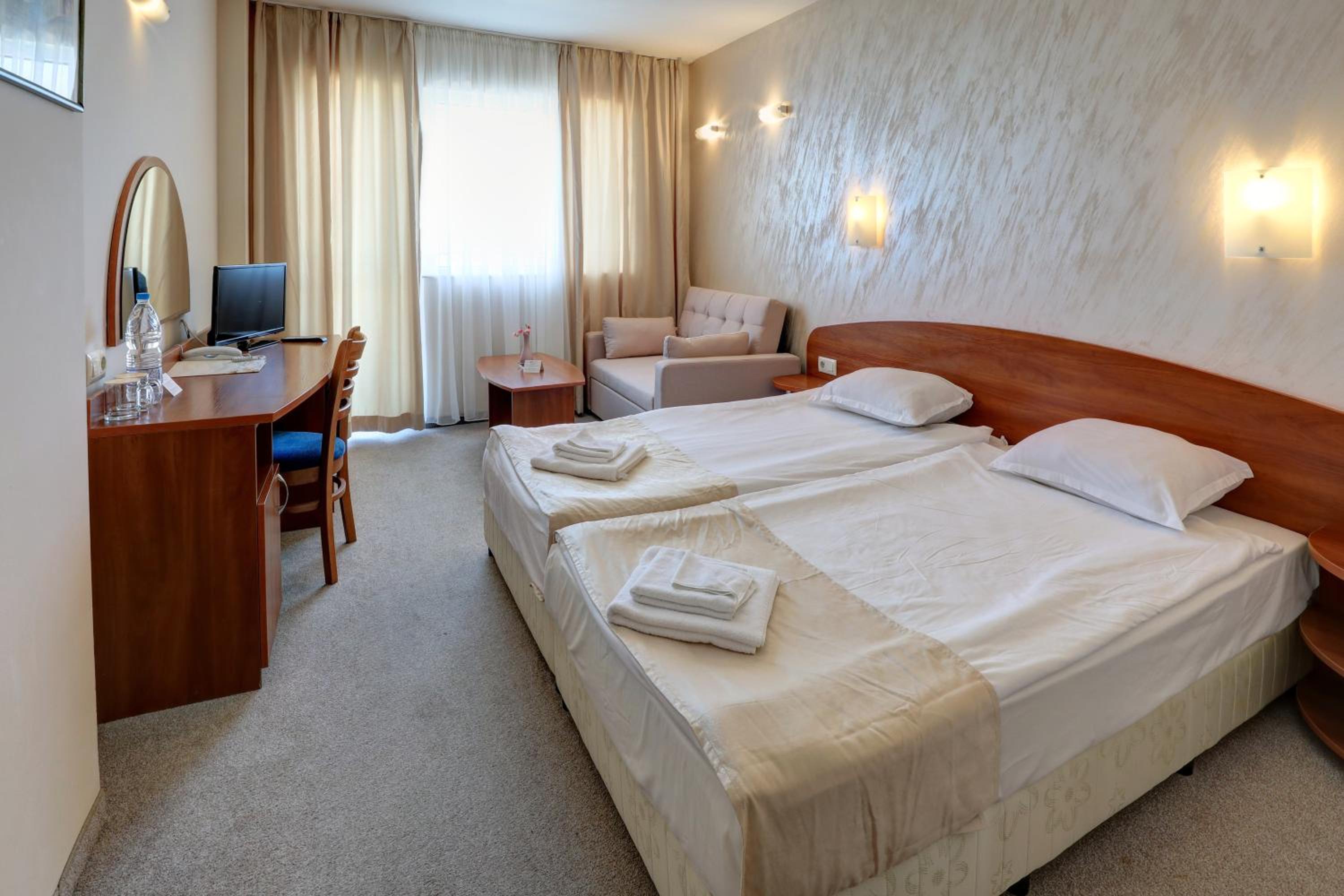 Twin Room with Balcony (2 Adults + 2 Children)  photo 1